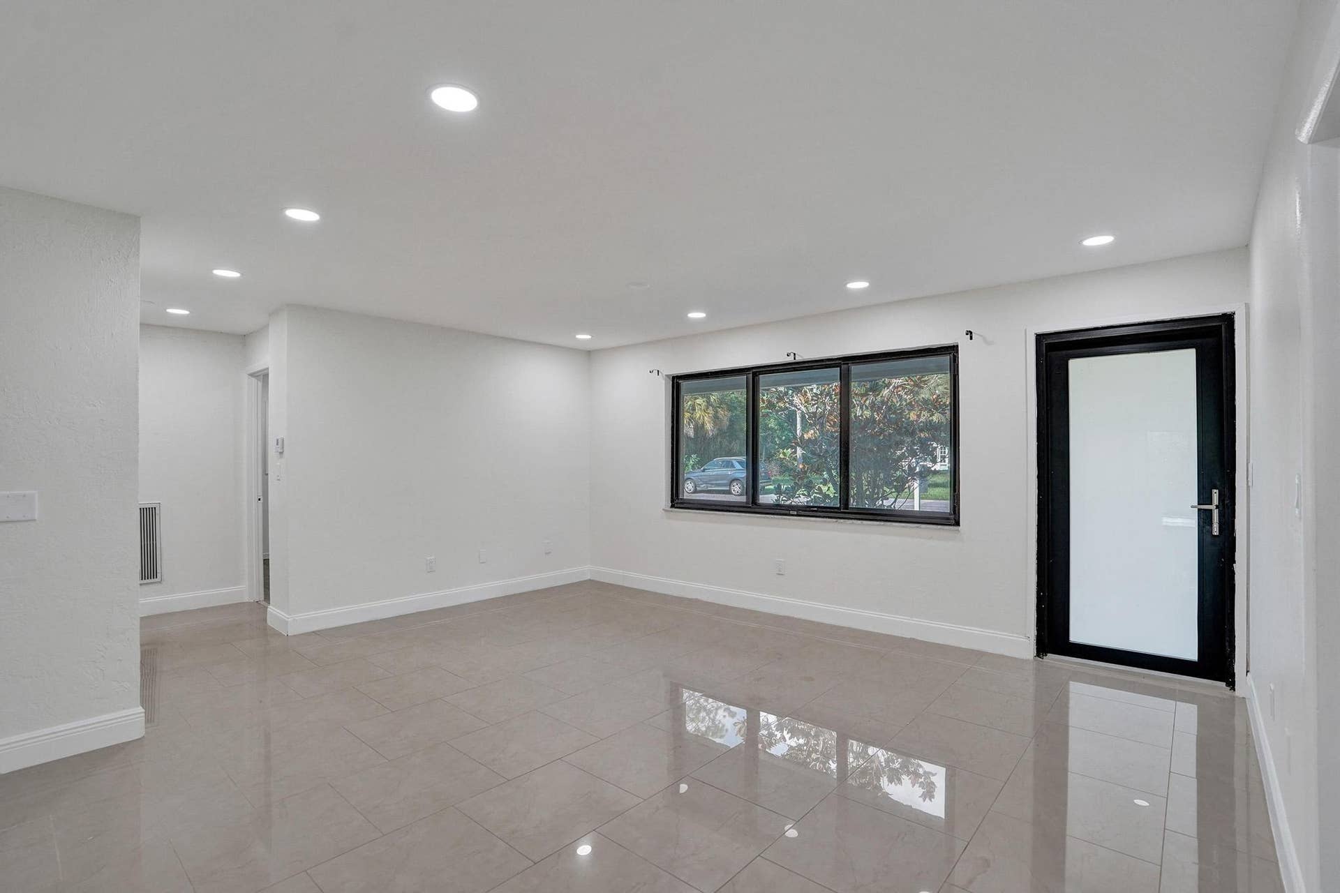 393 CYPRESS Avenue, West Palm Beach, FL 33415 DSC03728