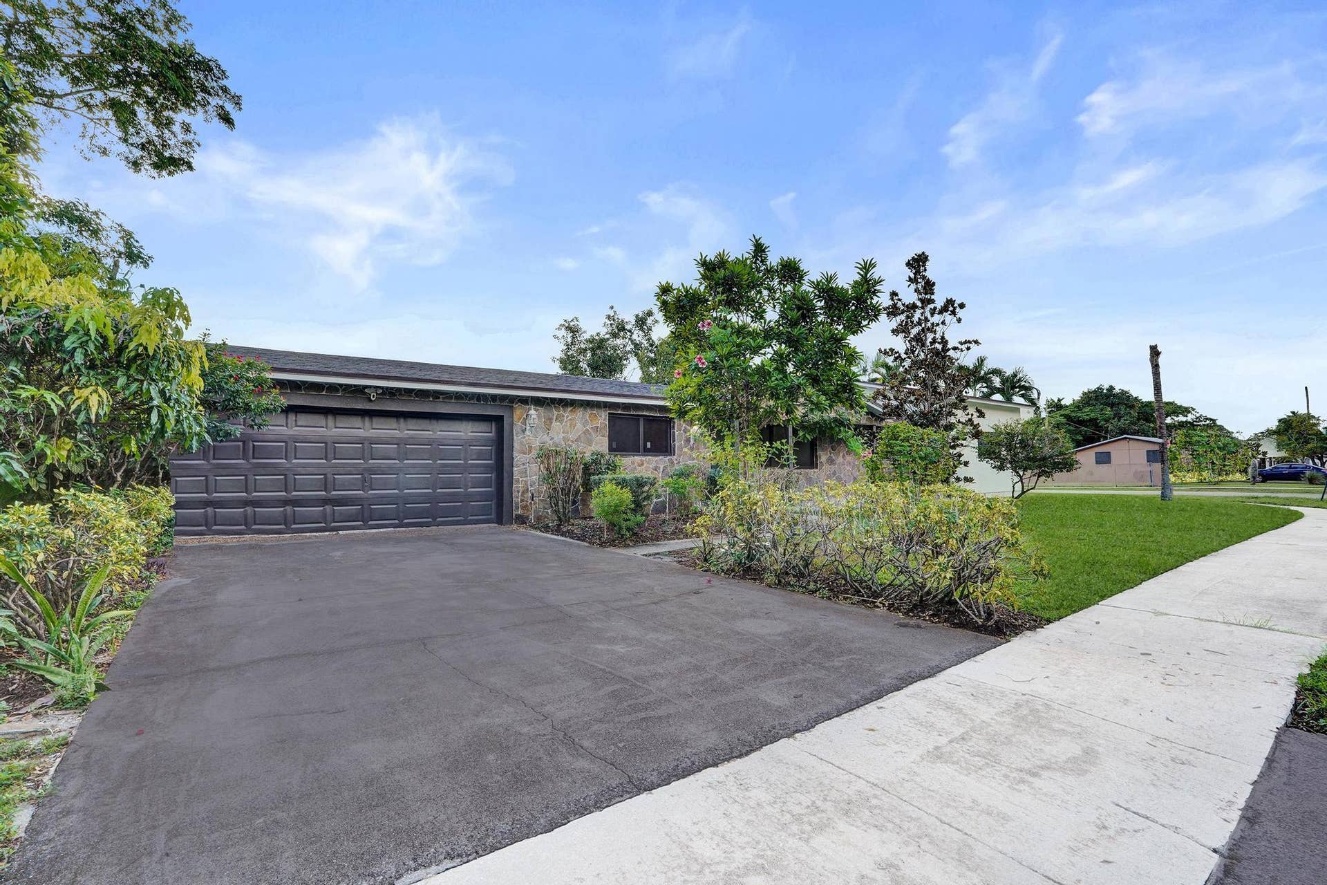 393 CYPRESS Avenue, West Palm Beach, FL 33415 DSC03875