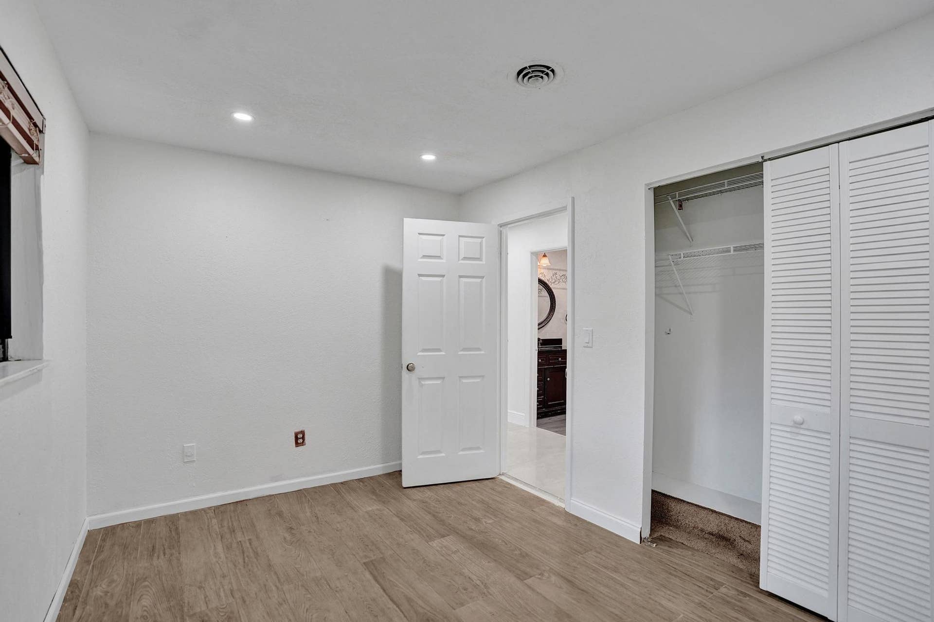 393 CYPRESS Avenue, West Palm Beach, FL 33415 DSC03782