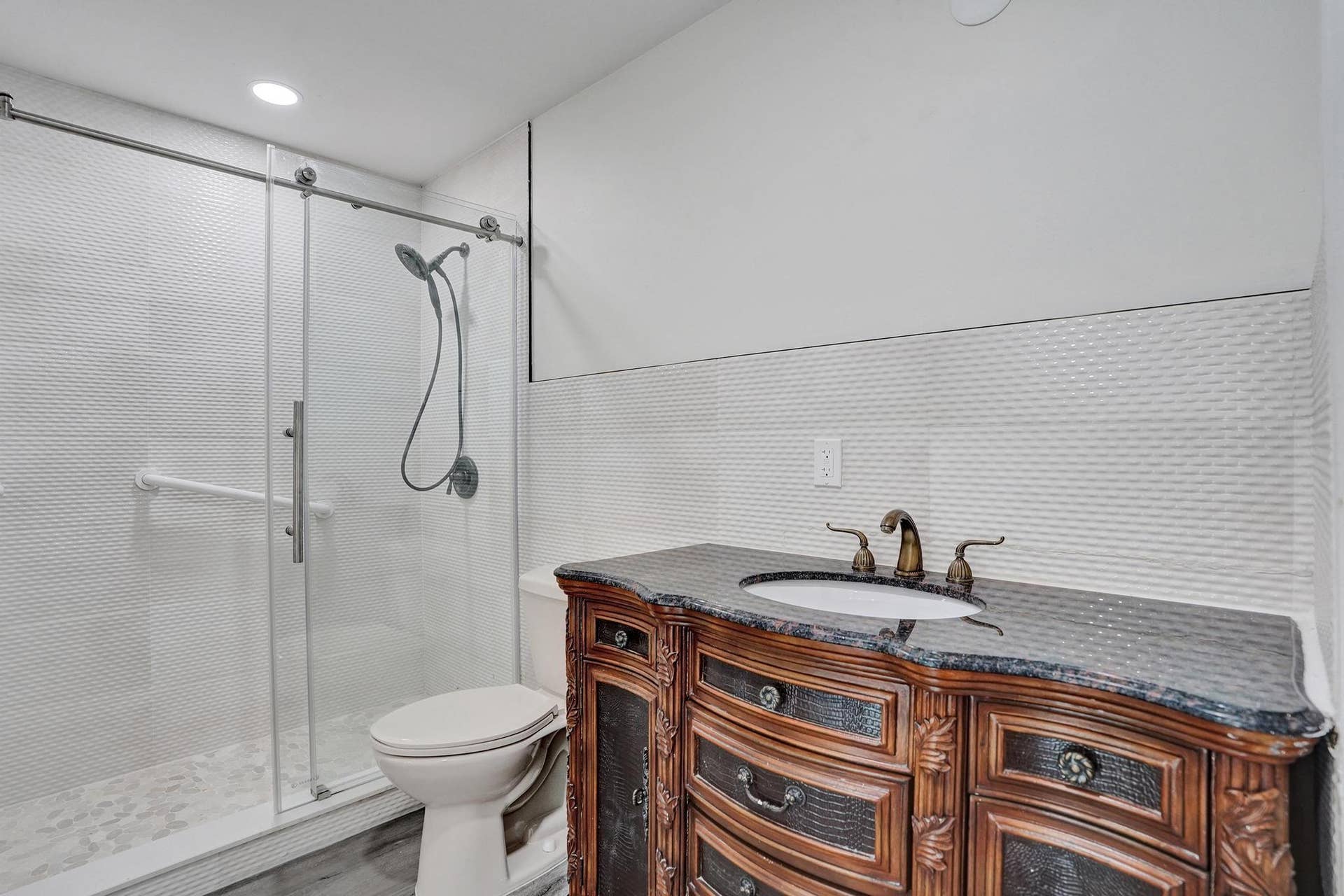 393 CYPRESS Avenue, West Palm Beach, FL 33415 DSC03851