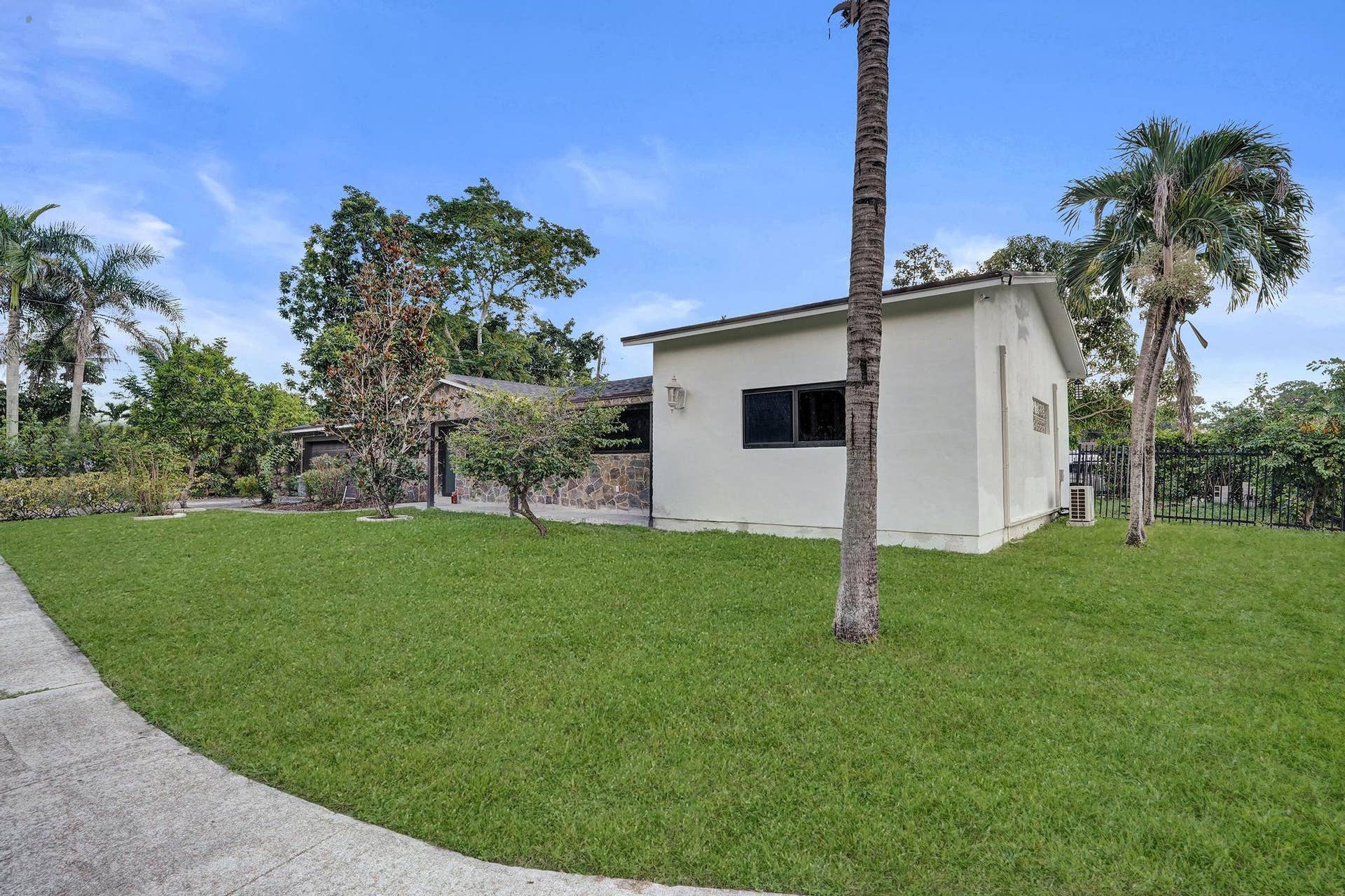 393 CYPRESS Avenue, West Palm Beach, FL 33415 DSC03890