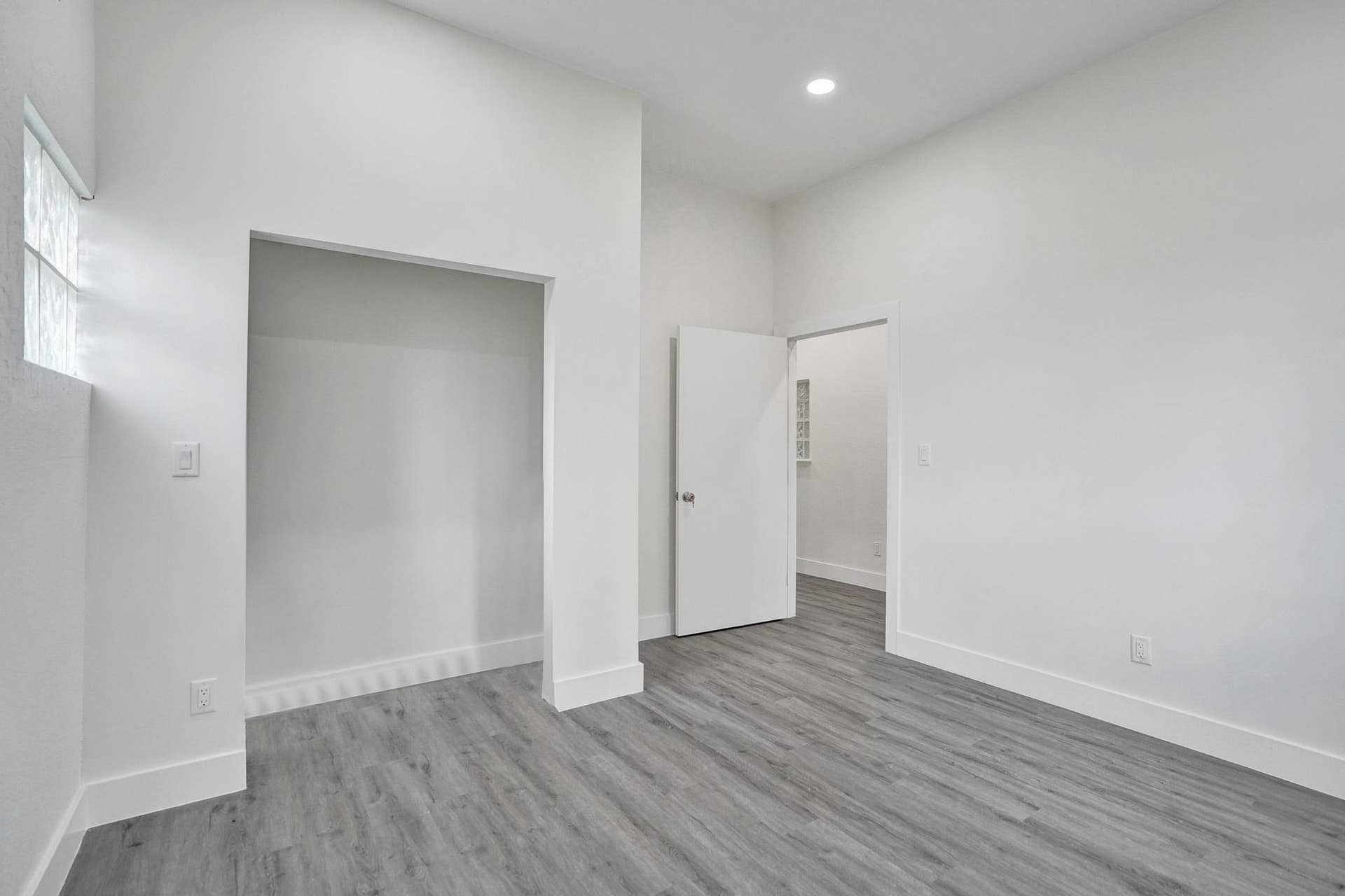 393 CYPRESS Avenue, West Palm Beach, FL 33415 DSC03767