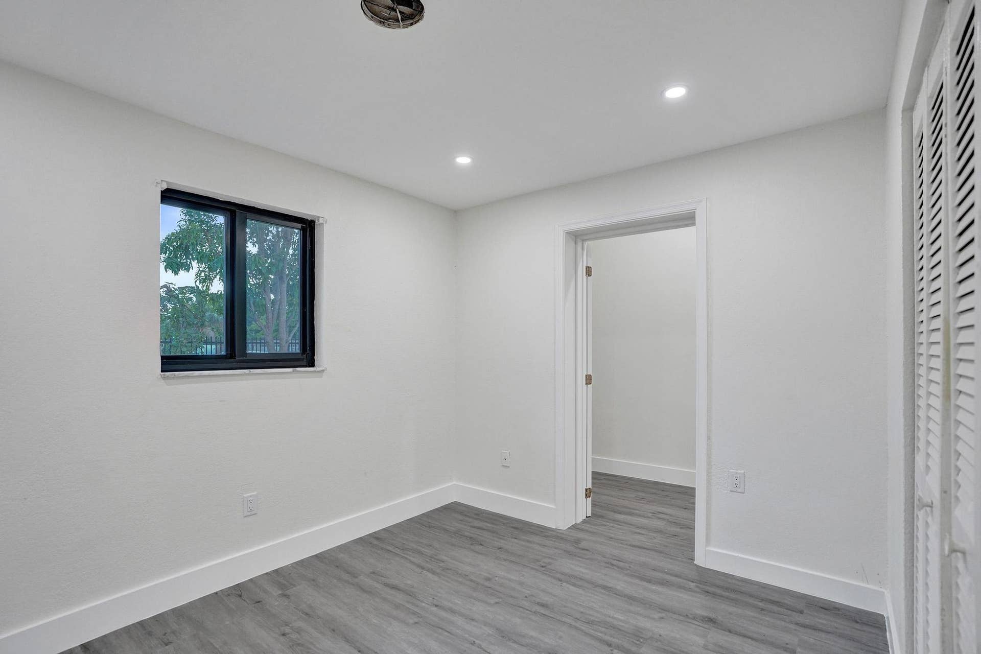 393 CYPRESS Avenue, West Palm Beach, FL 33415 DSC03752