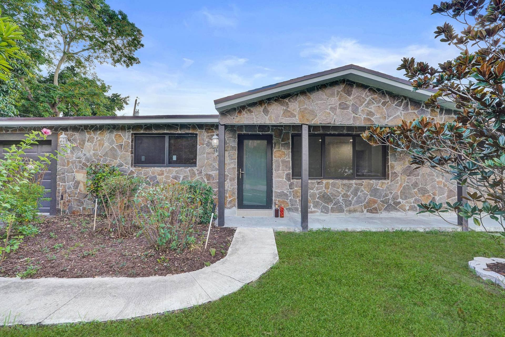 393 CYPRESS Avenue, West Palm Beach, FL 33415 DSC03872