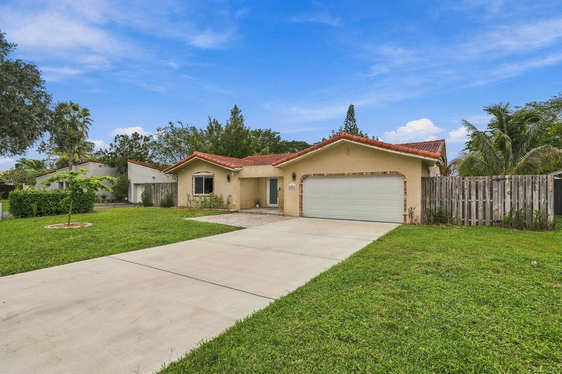 9041 NW 27TH Place, Coral Springs, FL 33065 02_dsc00496