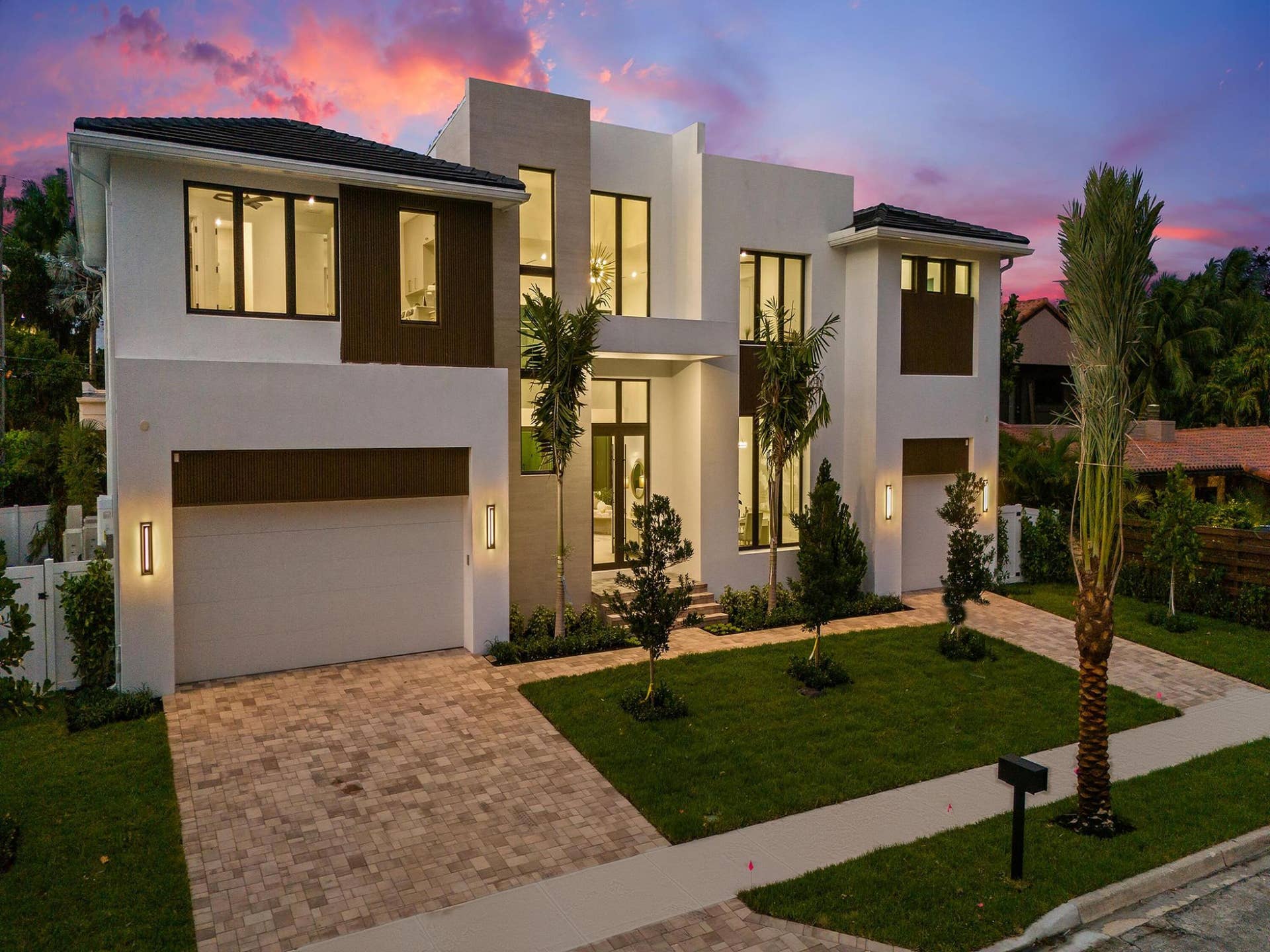 2737 NE 18th Street, Fort Lauderdale, FL 33305 House_Front_Angle_Clean_Sidewalk_4000x30