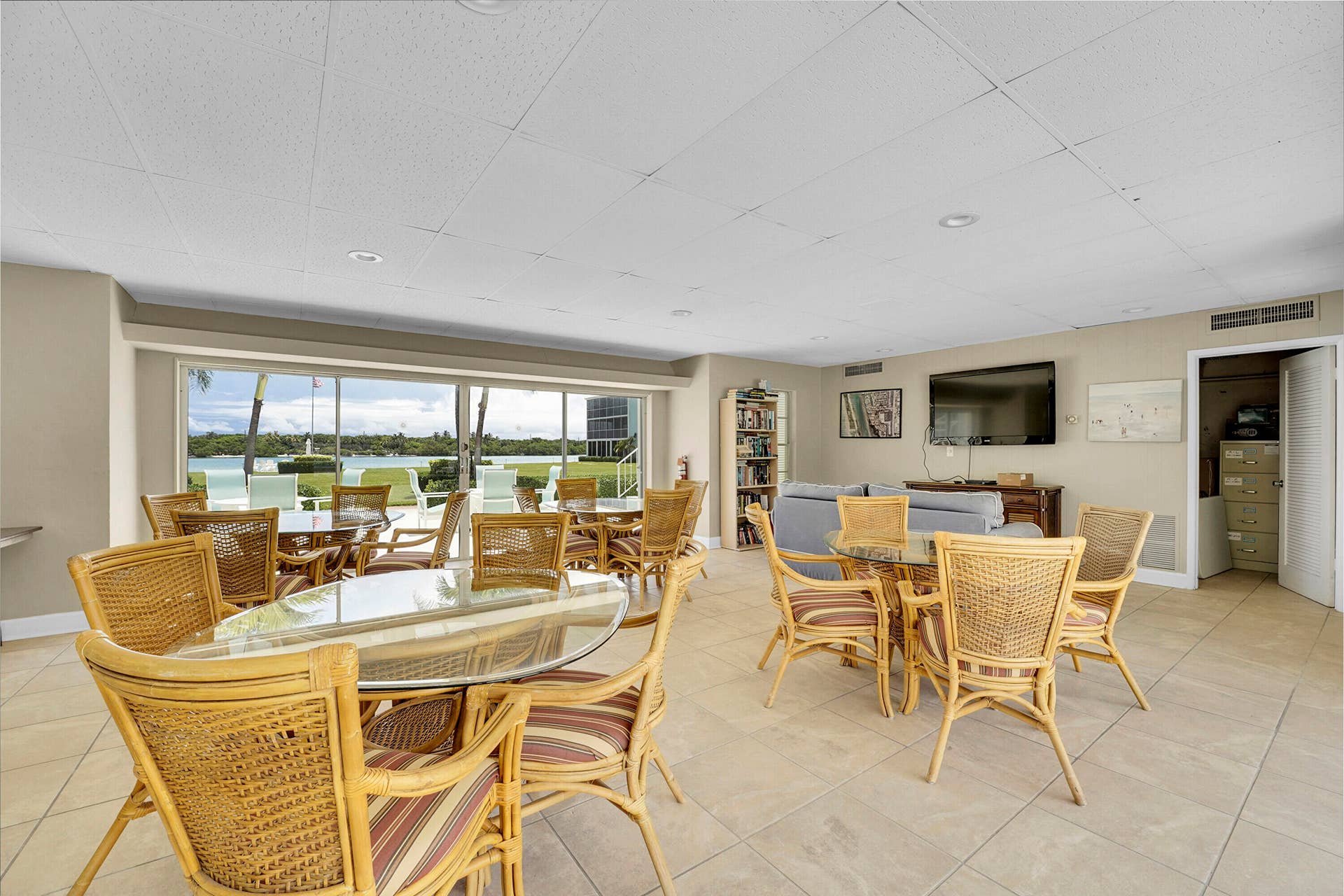 Waterway Comm Cabana