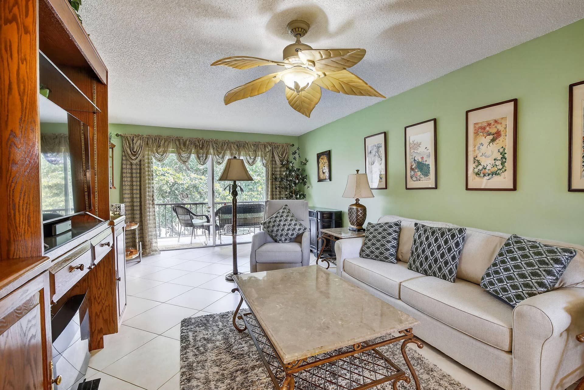 820 S HOLLYBROOK Drive, #306, Pembroke Pines, Pembroke Pines, FL 33025 Living
