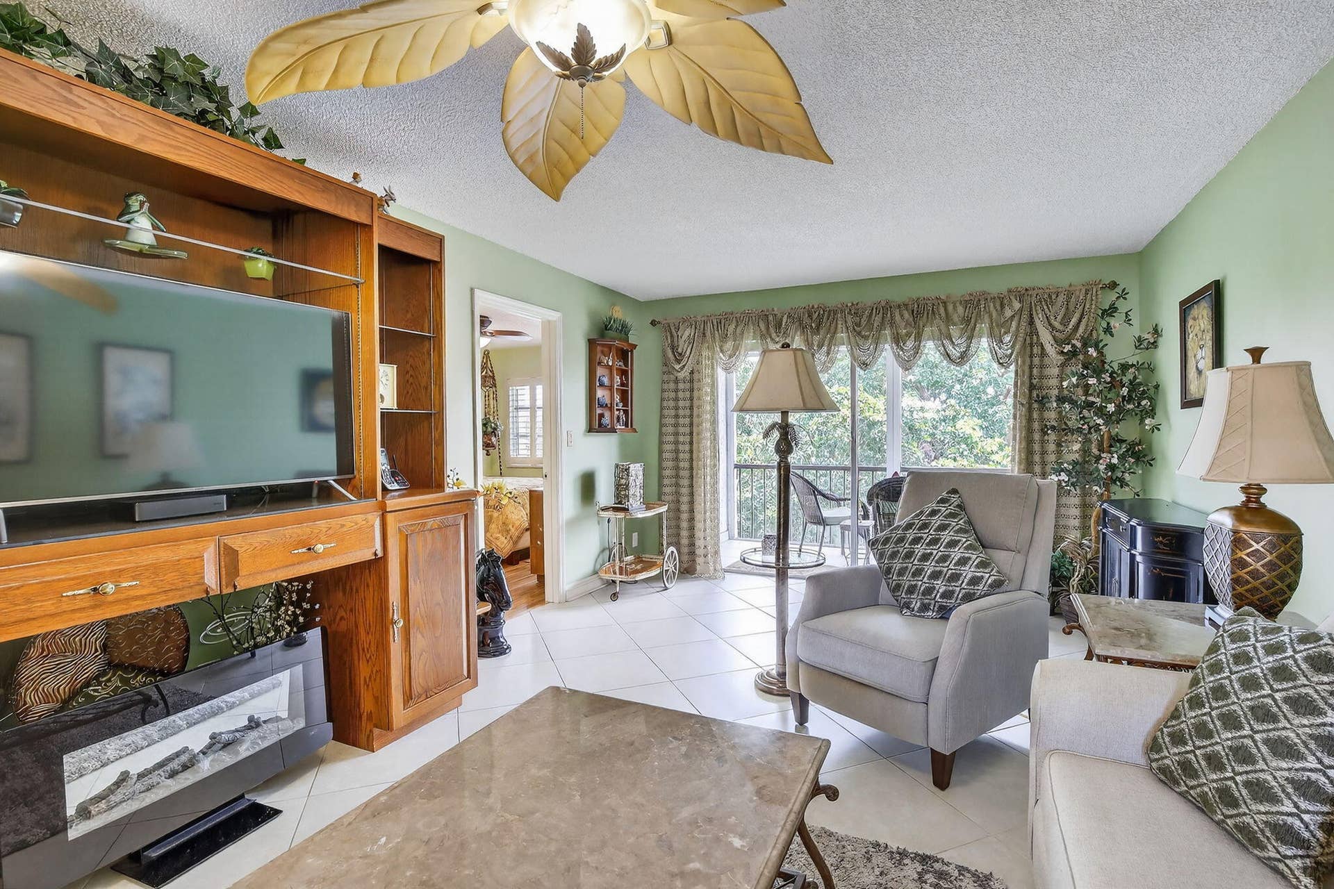 820 S HOLLYBROOK Drive, #306, Pembroke Pines, Pembroke Pines, FL 33025 Living