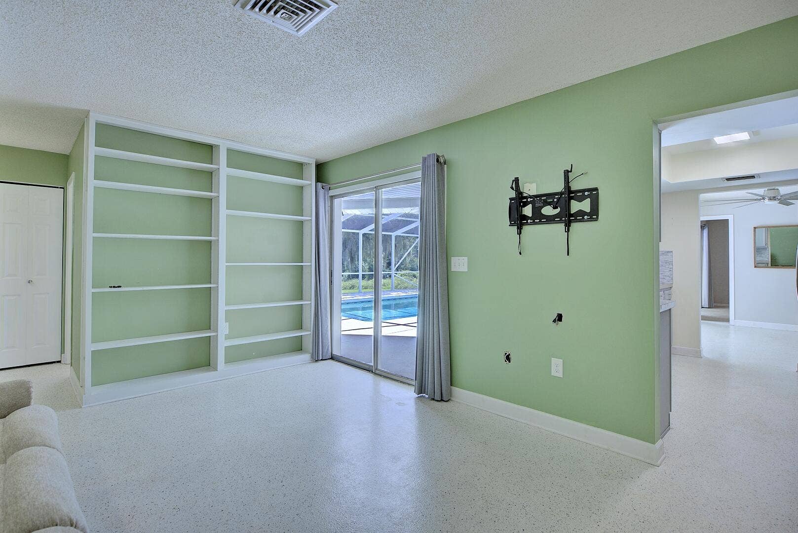 1040 Lake Lotela Drive, Avon Park, FL 33825 G4A2443_4_5