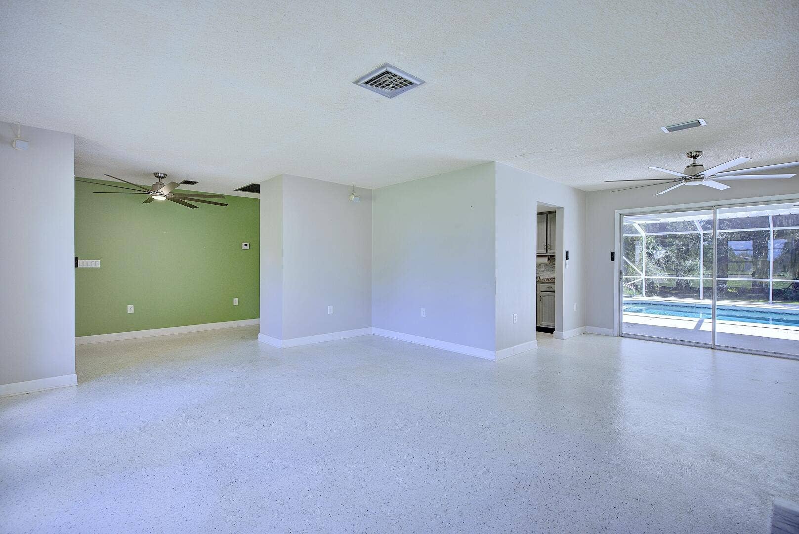 1040 Lake Lotela Drive, Avon Park, FL 33825 G4A2413_4_5