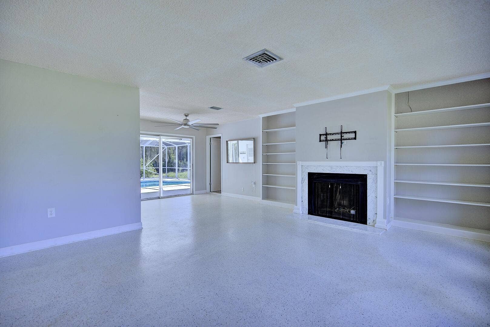 1040 Lake Lotela Drive, Avon Park, FL 33825 G4A2410_1_2