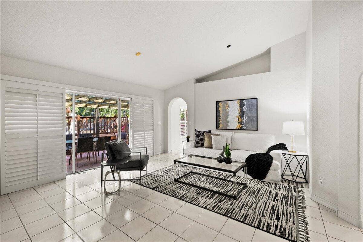 363 SW 161st Avenue, Pembroke Pines, FL 33027 06-424A4052