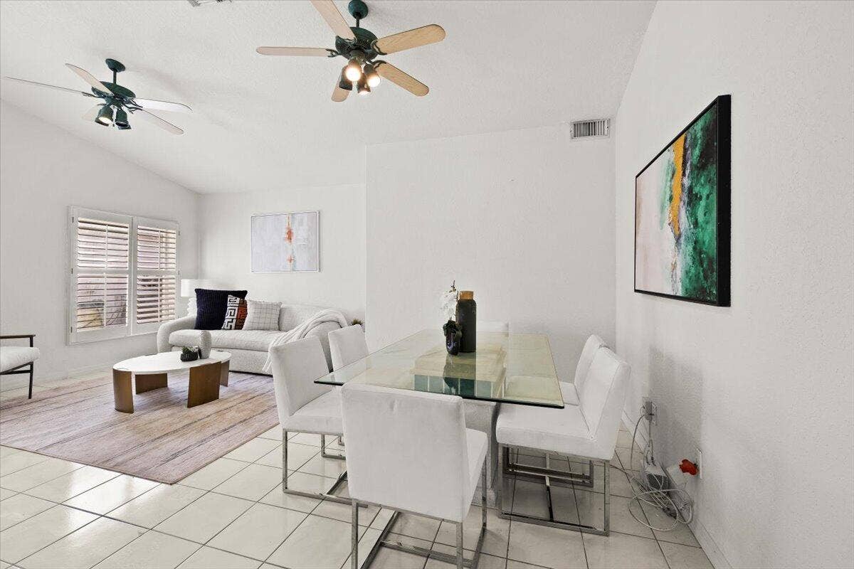 363 SW 161st Avenue, Pembroke Pines, FL 33027 10-424A4072