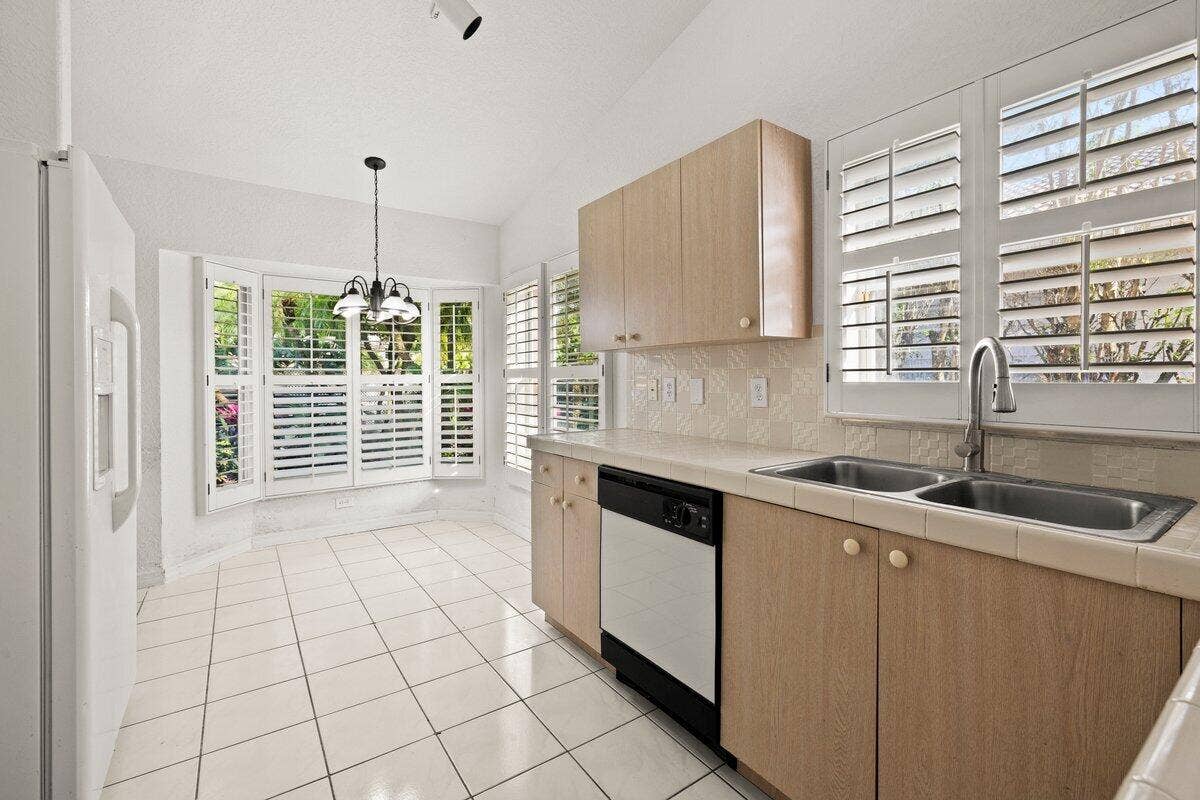 363 SW 161st Avenue, Pembroke Pines, FL 33027 Marc Kitchen 2