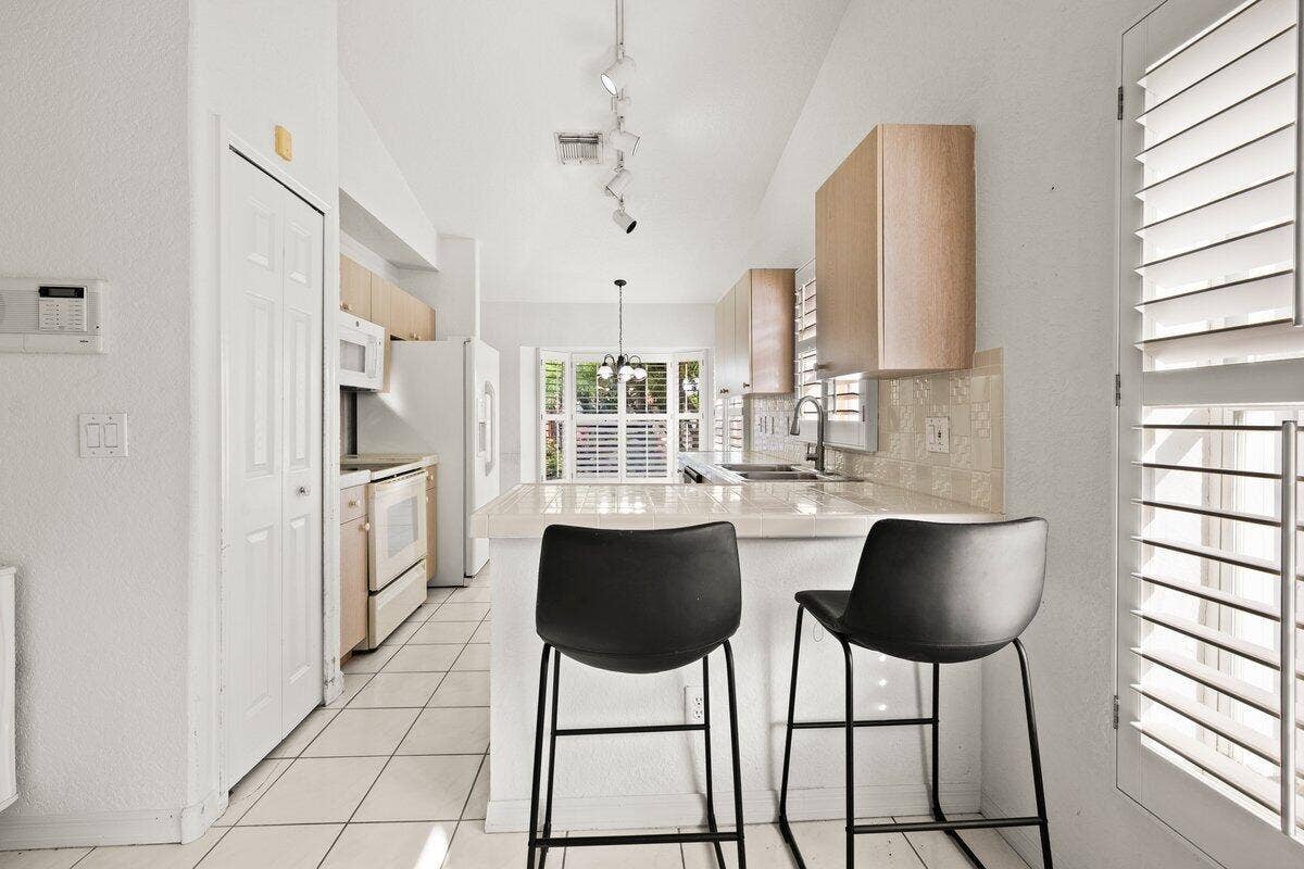 363 SW 161st Avenue, Pembroke Pines, FL 33027 Marc Kitchen