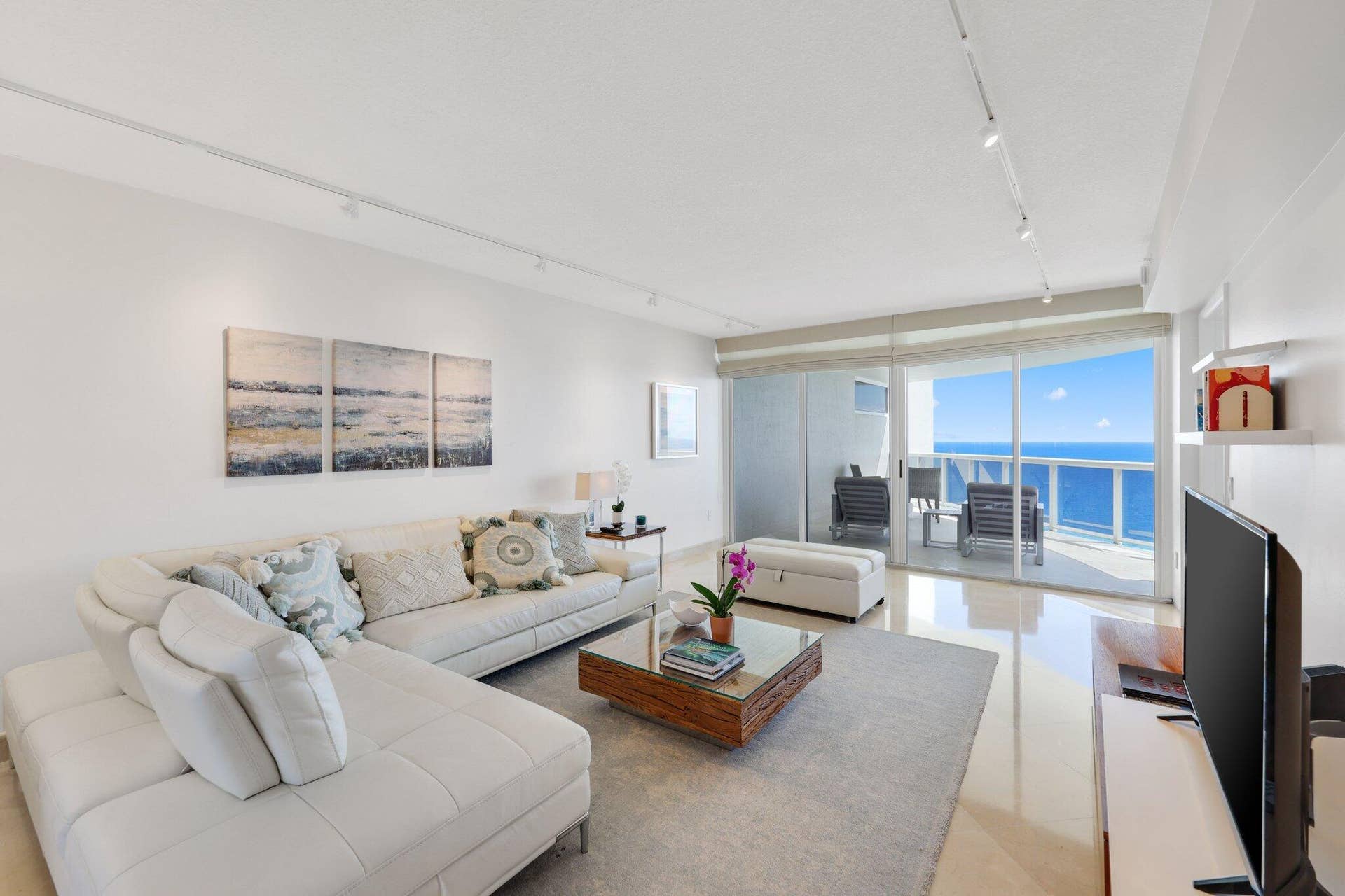 17555 Collins Ave Sunny Isles Beach - 33