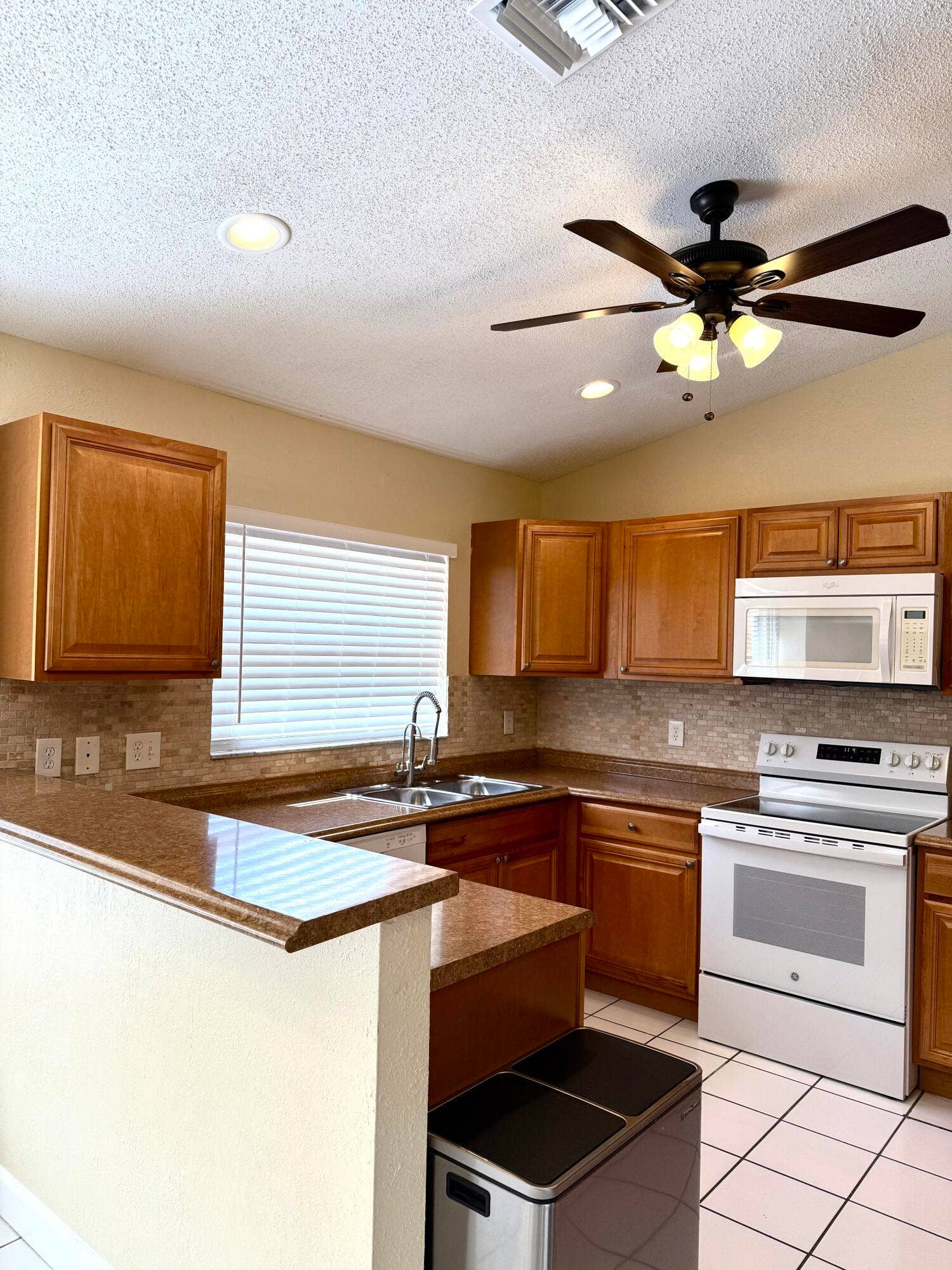 18292 Clear Brook Circle, Boca Raton, FL 33498 Kitchen