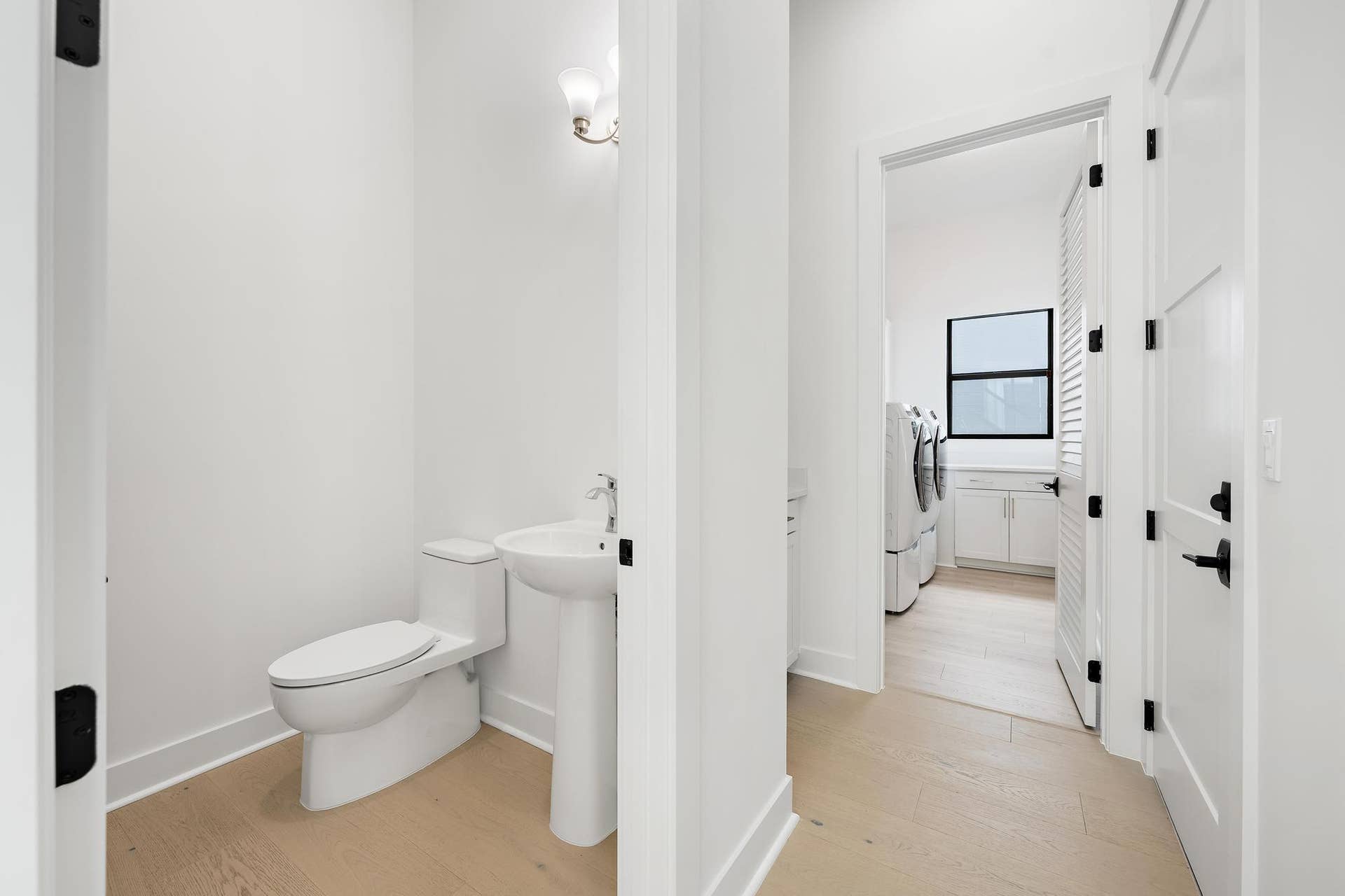 13271 Artisan Circle, Palm Beach Gardens, FL 33418 Guest Bath & Main Floor Laundry