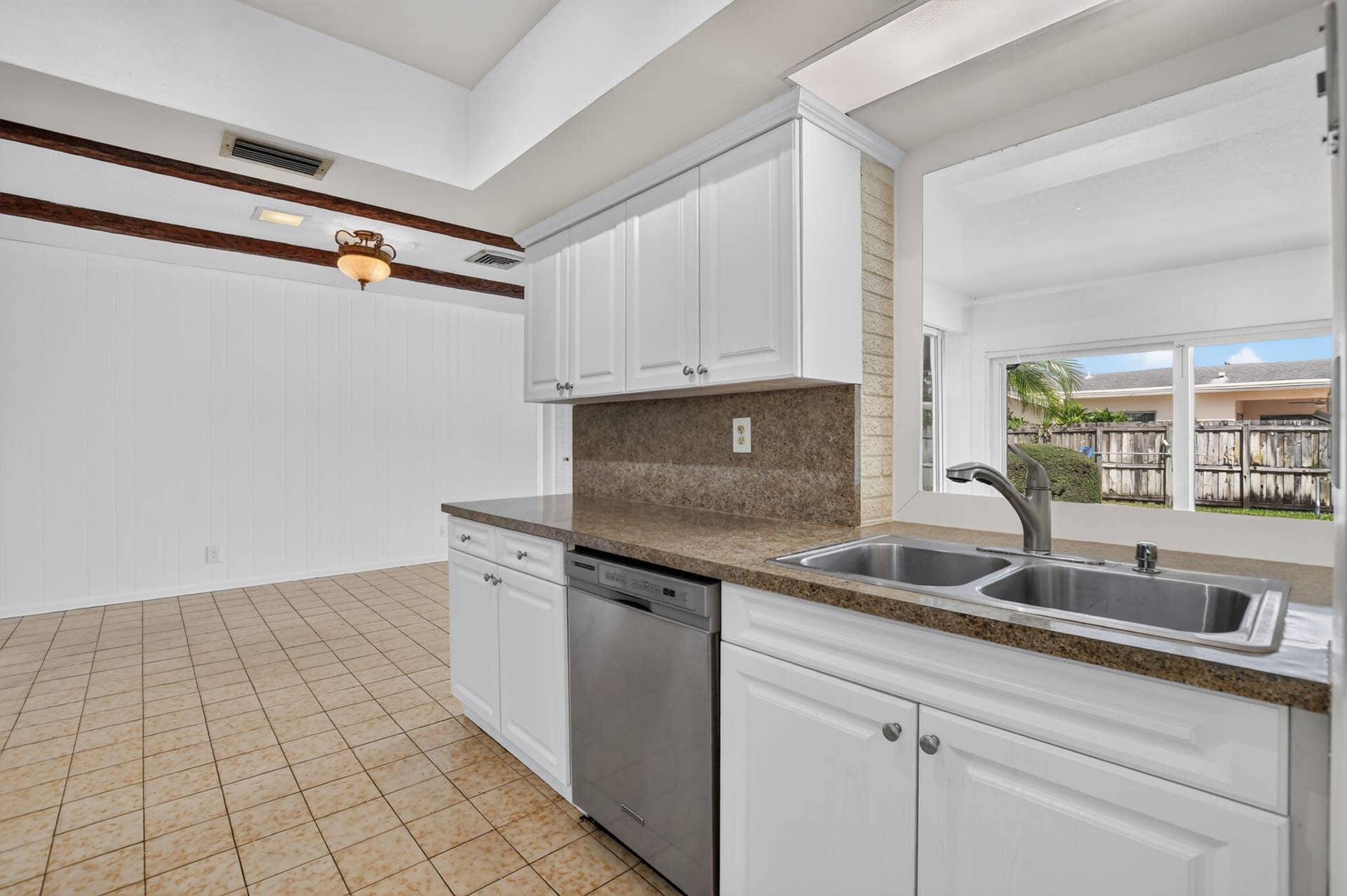 2175 Park Place, Boca Raton, FL 33486 Kitchen