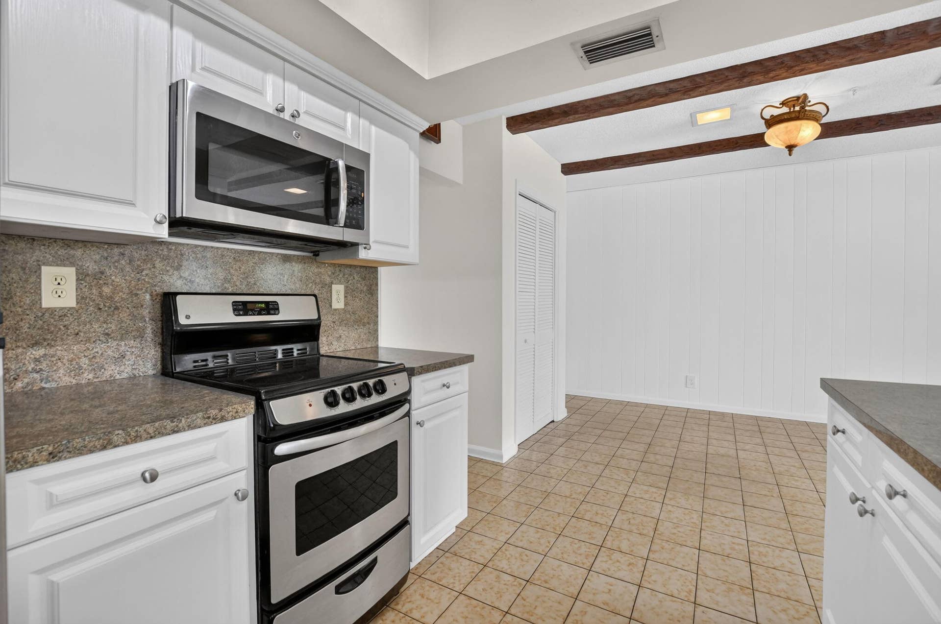 2175 Park Place, Boca Raton, FL 33486 Kitchen