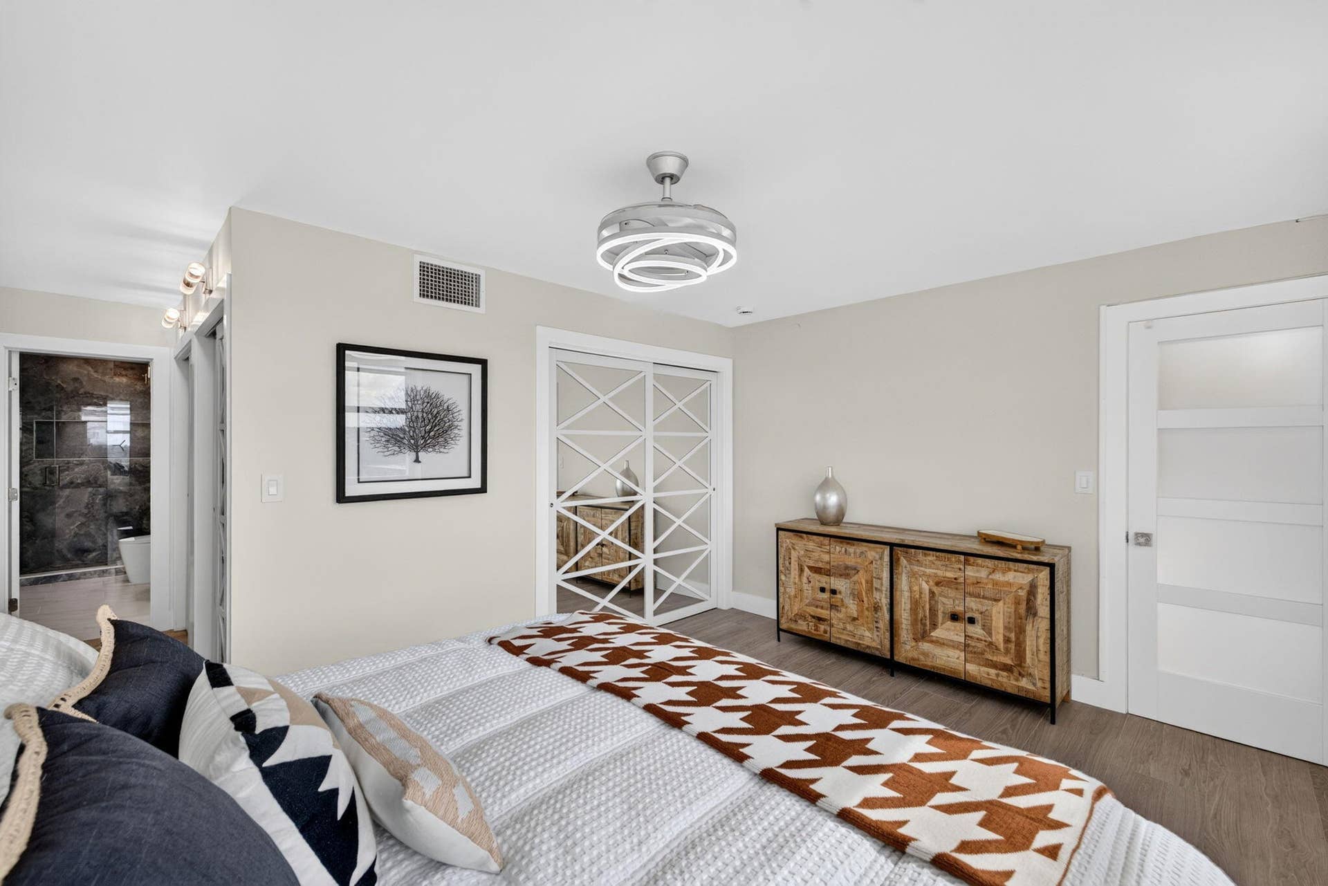 1150 HILLSBORO MILE, #911, Hillsboro Beach, FL 33062 52-web-or-mls-b699A0073