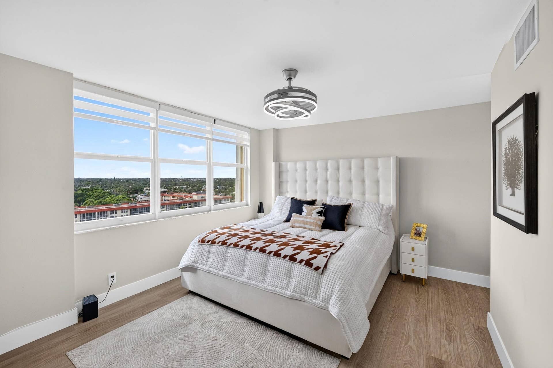 1150 HILLSBORO MILE, #911, Hillsboro Beach, FL 33062 50-web-or-mls-b699A0048