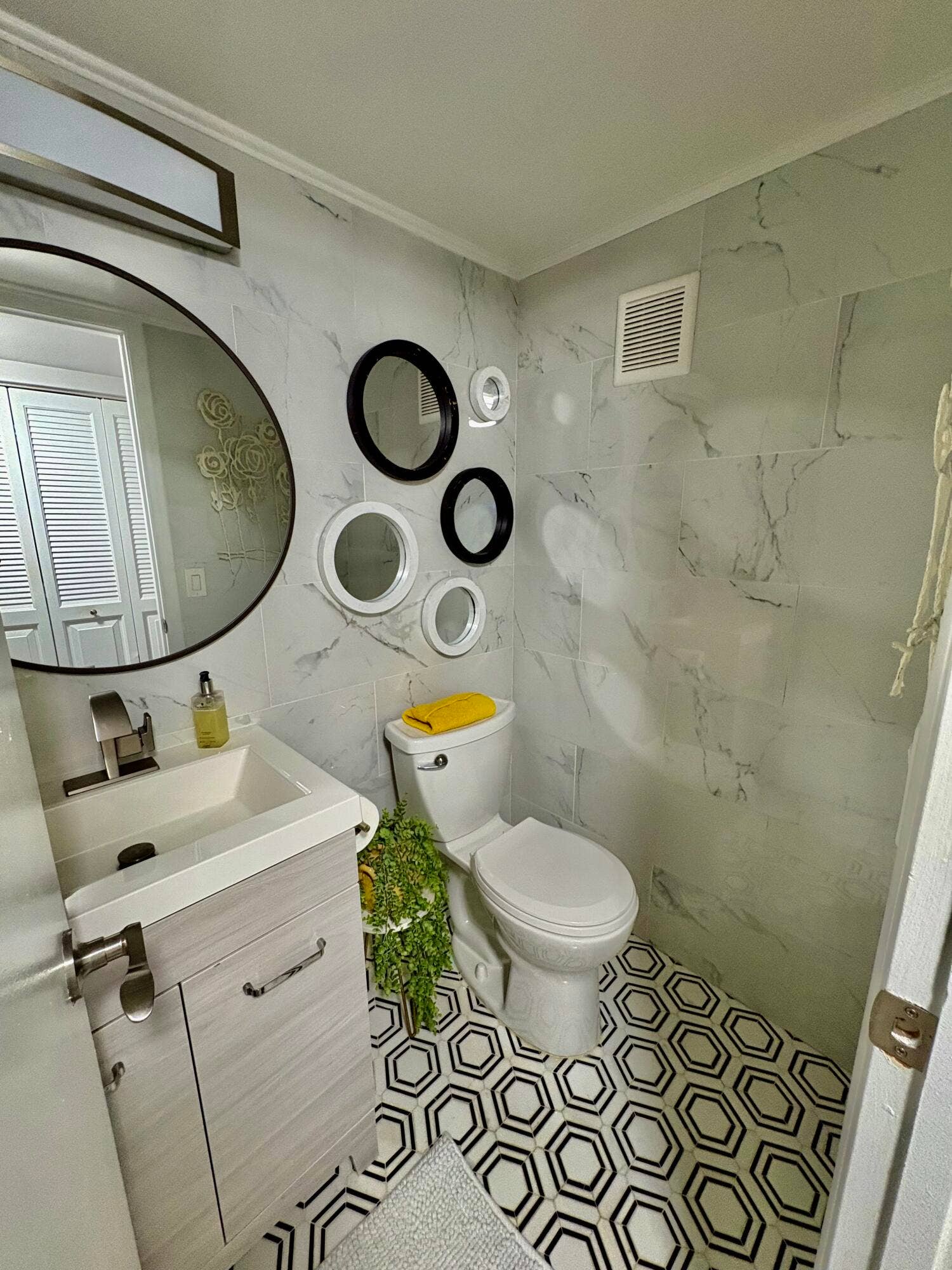 Guest Restroom