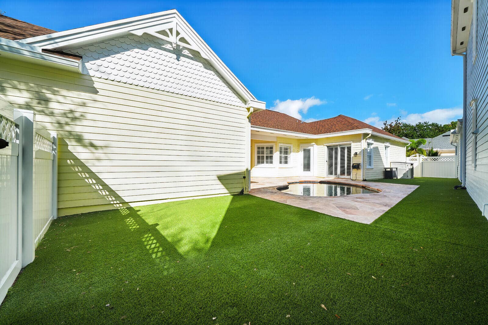 214 MARLBERRY Circle, Jupiter, FL 33458 Turf Backyard