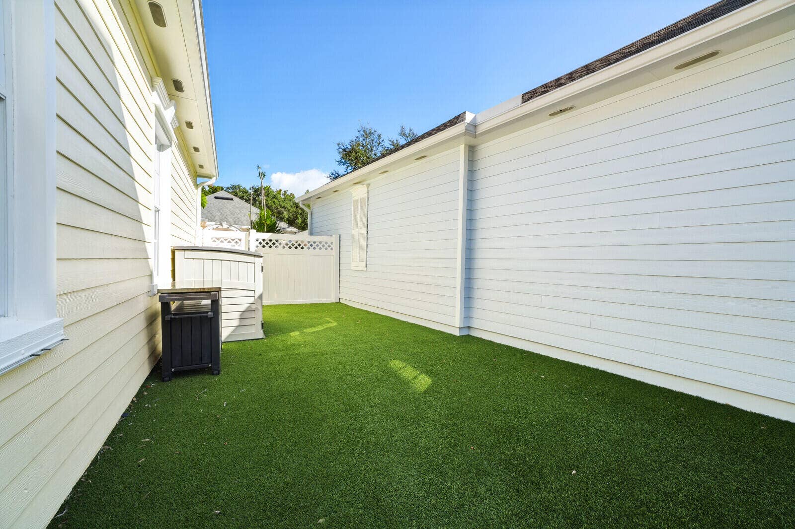 214 MARLBERRY Circle, Jupiter, FL 33458 Turf Sideyard