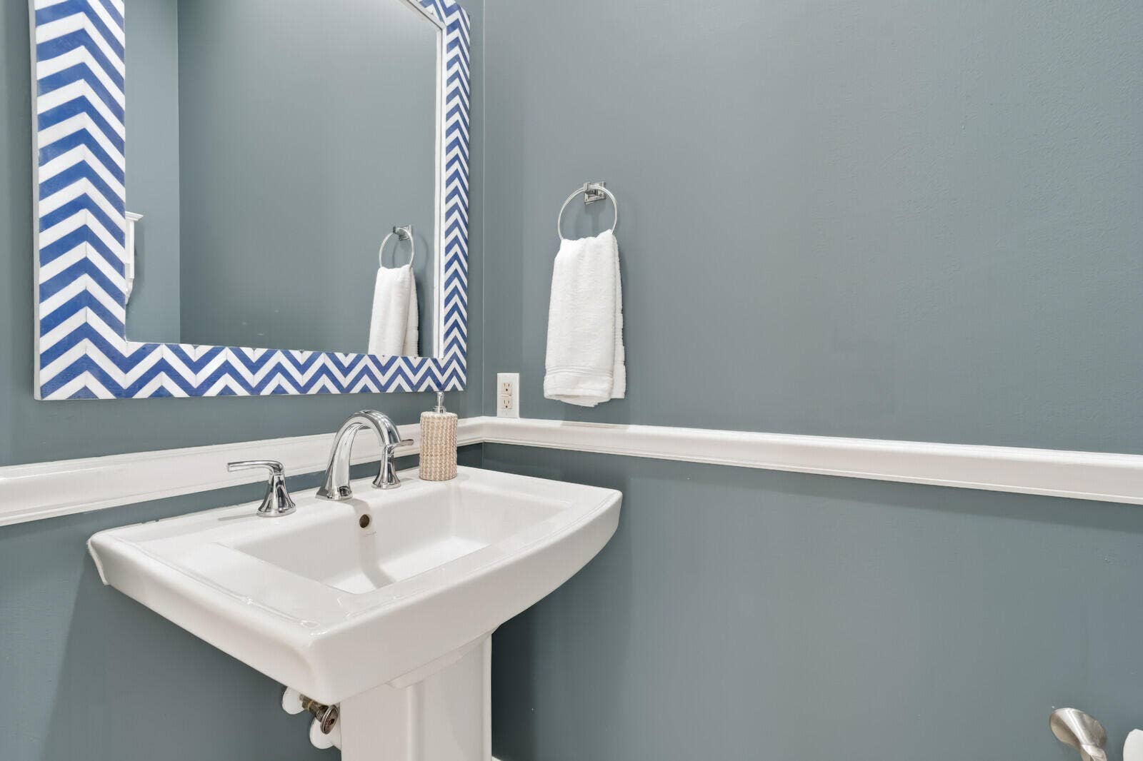 214 MARLBERRY Circle, Jupiter, FL 33458 Guest Bathroom