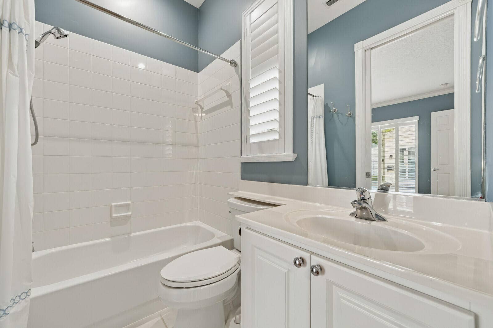 214 MARLBERRY Circle, Jupiter, FL 33458 Guest Bathroom