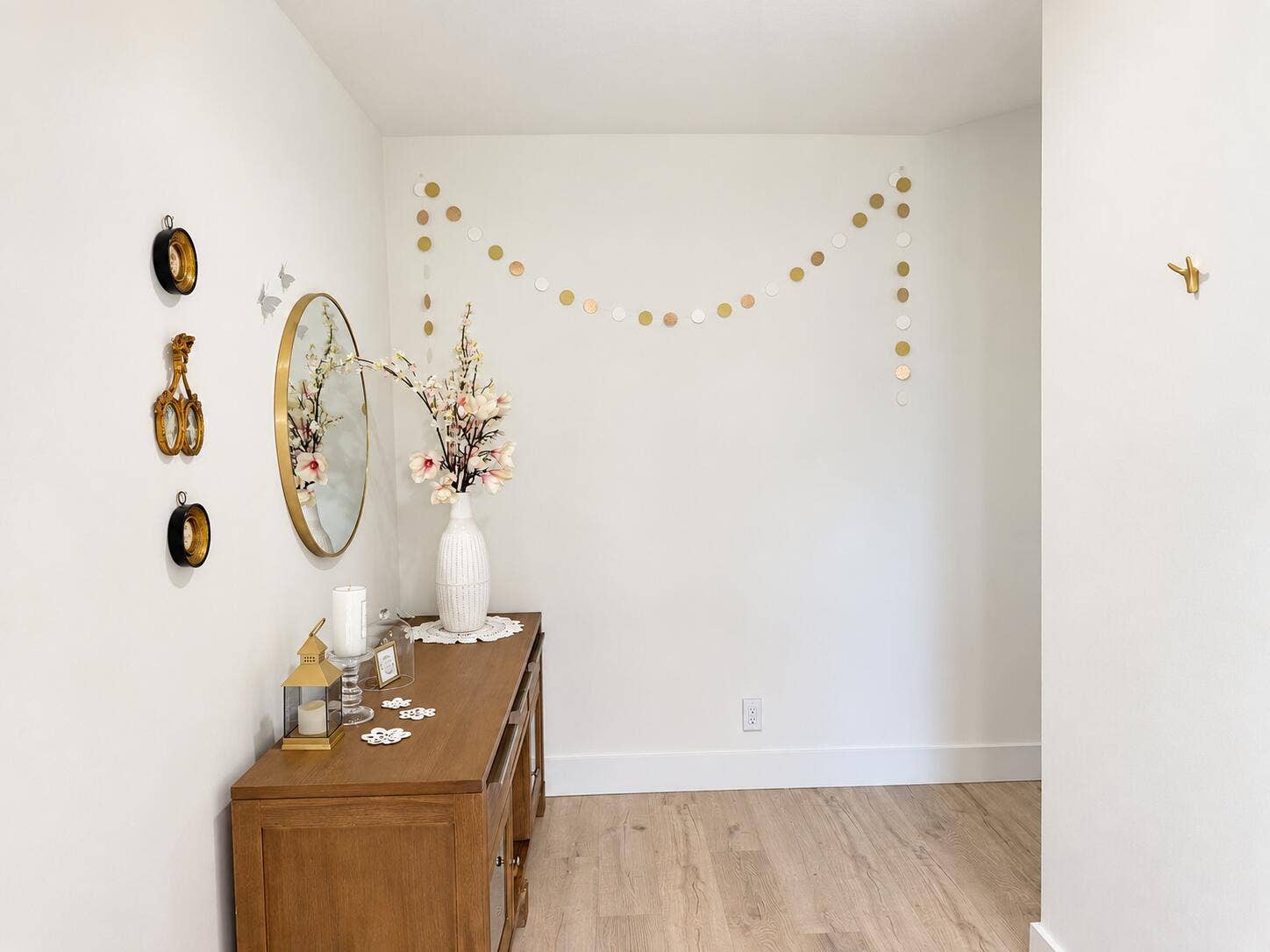 23379 Water Circle, Boca Raton, FL 33486 Modern Farmhouse Foyer with Floral Conso
