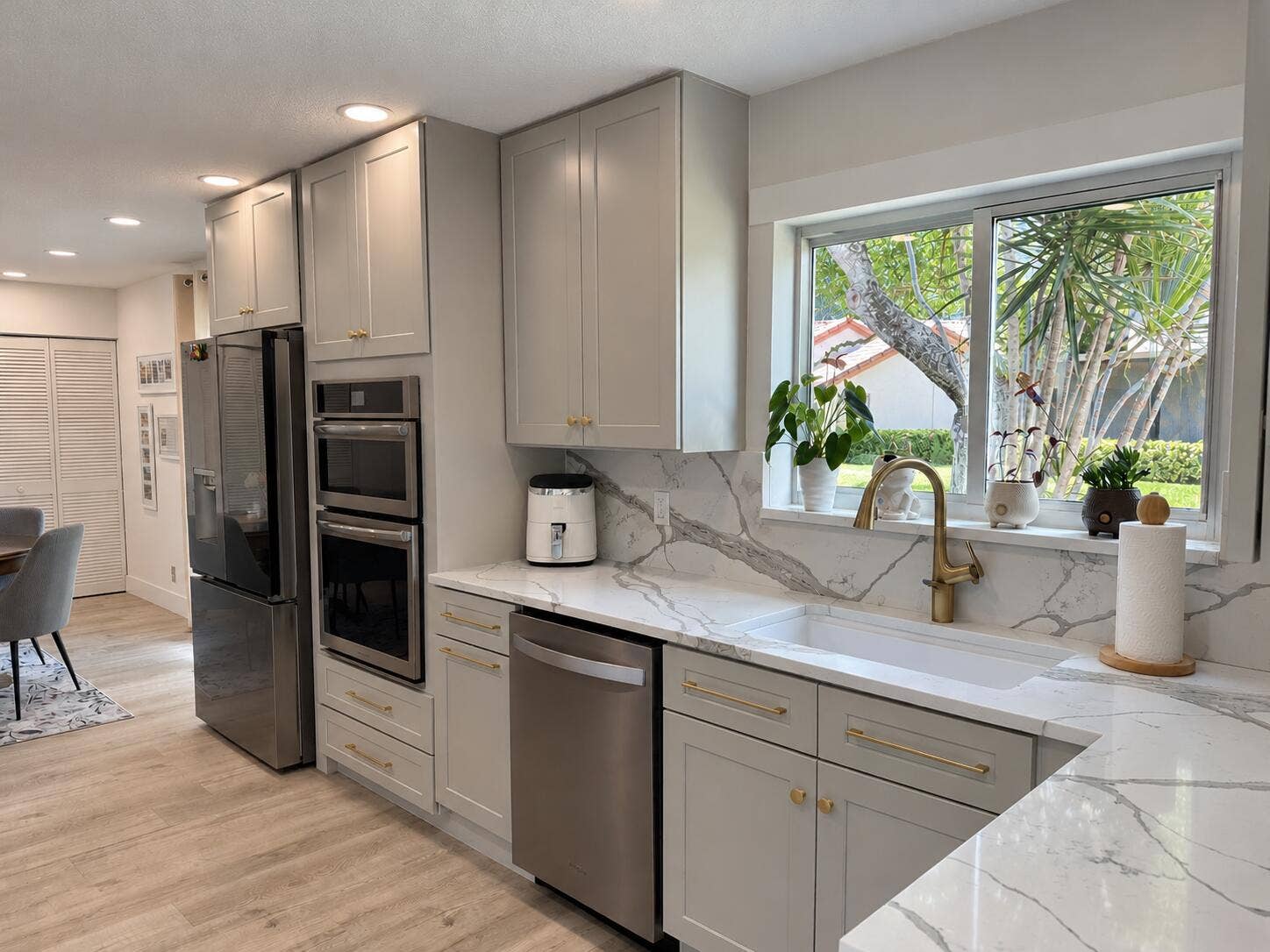 23379 Water Circle, Boca Raton, FL 33486 Bright Gray Marble Kitchen Retreat