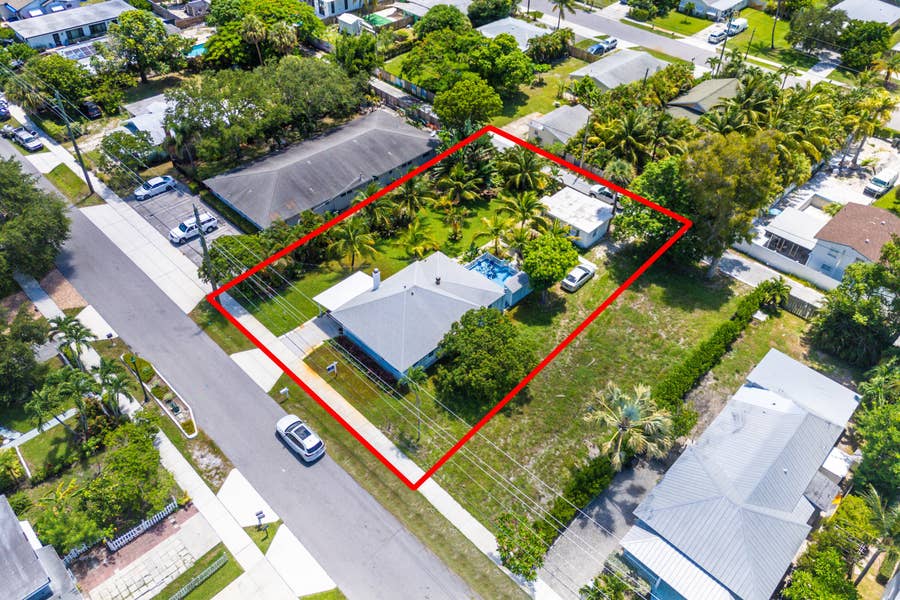 Property photo for 320 SE 4th Avenue, Delray Beach, FL
