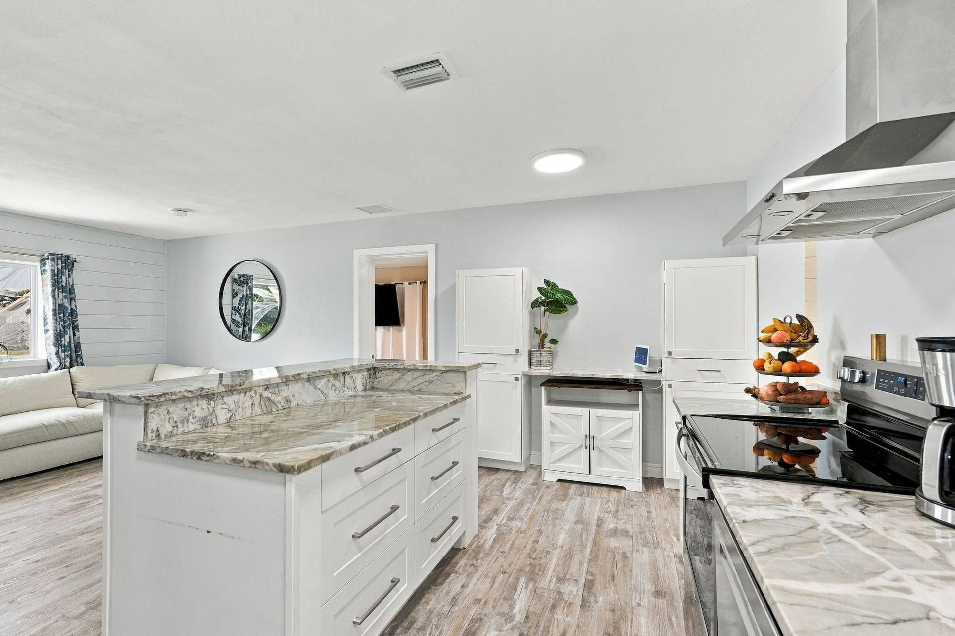 19145 SE Mayo Drive, Jupiter, FL 33469 Lots of cabinet space