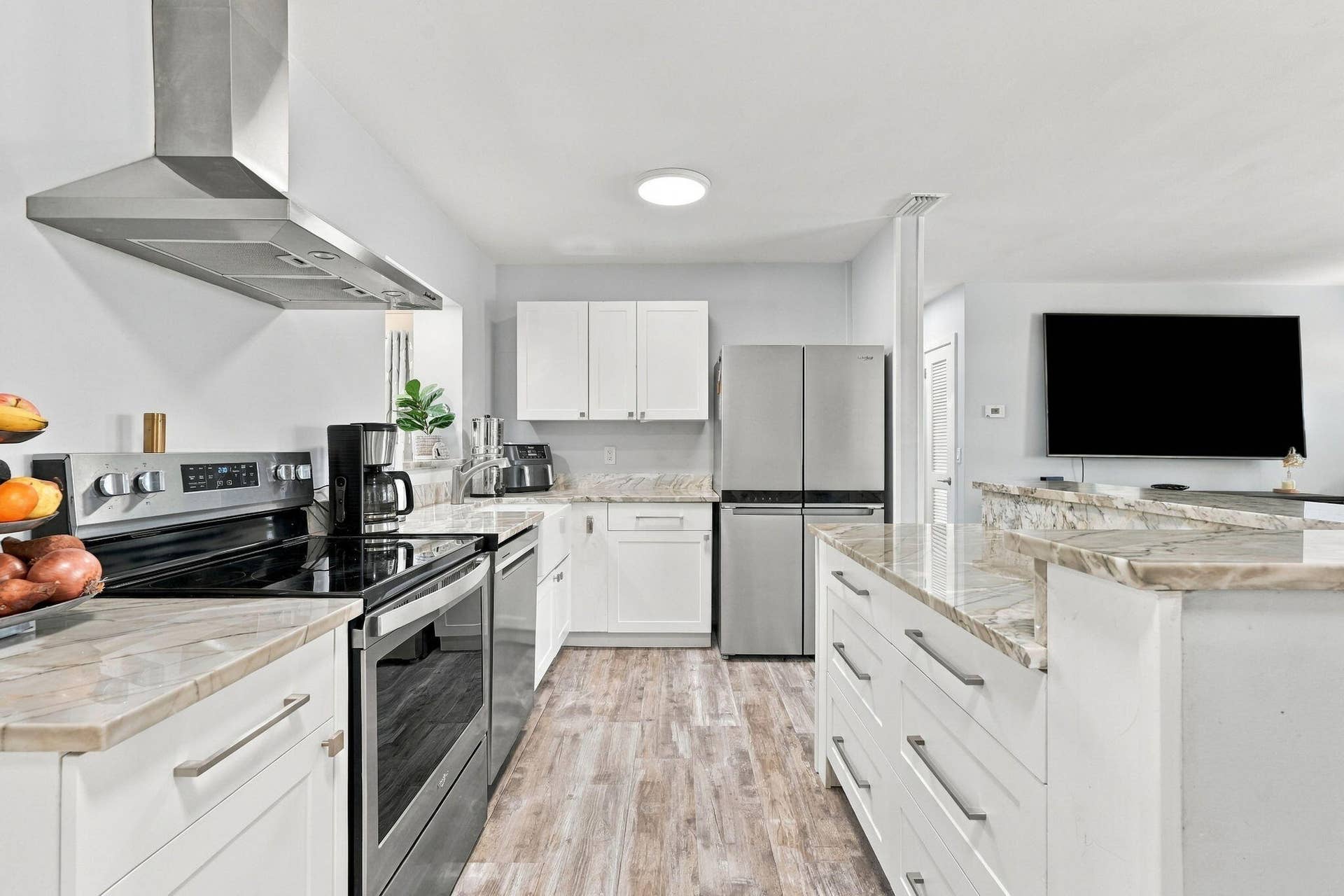 19145 SE Mayo Drive, Jupiter, FL 33469 Quartz Contertops, SS appliances