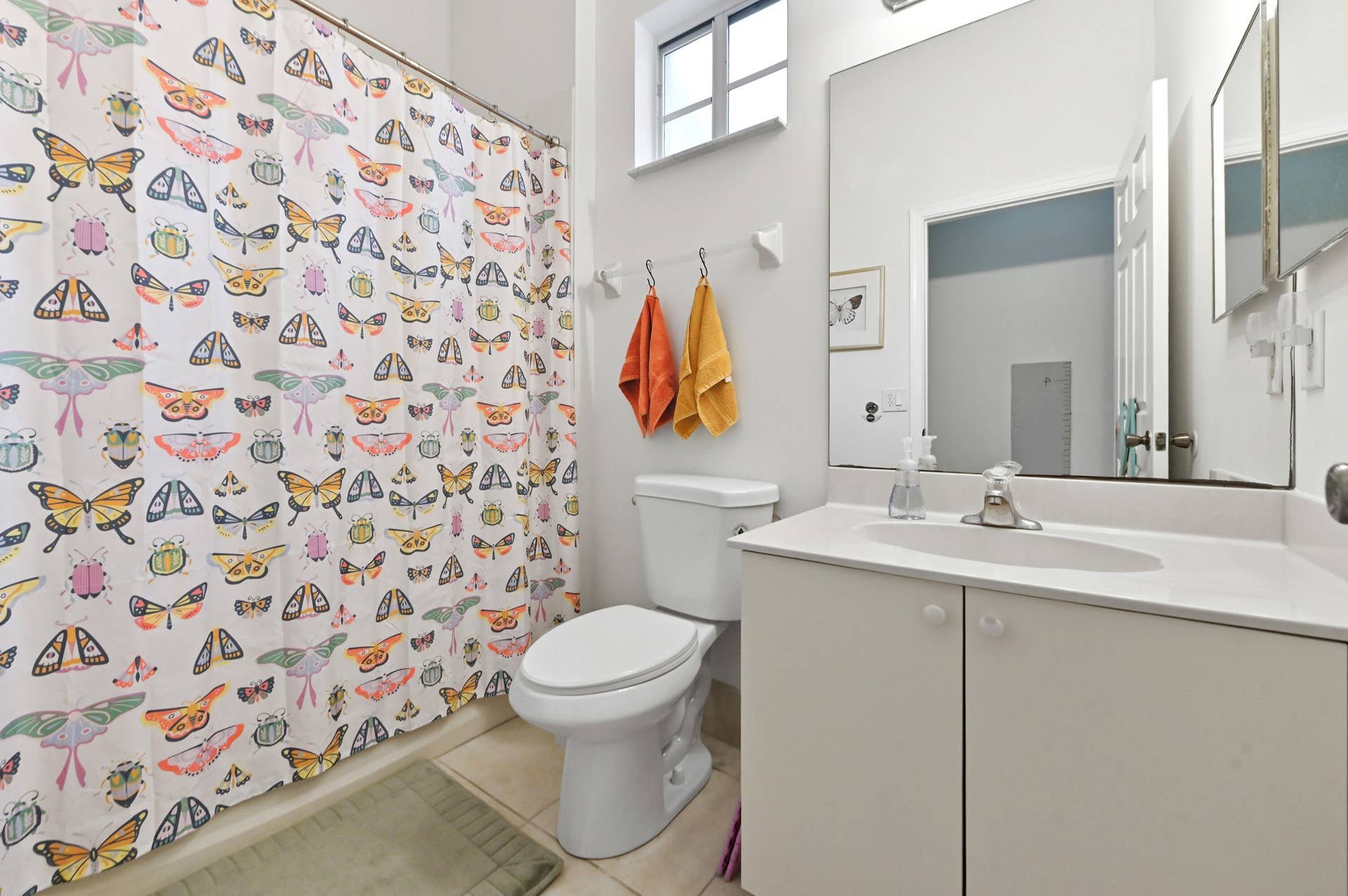 24 Bathroom 02
