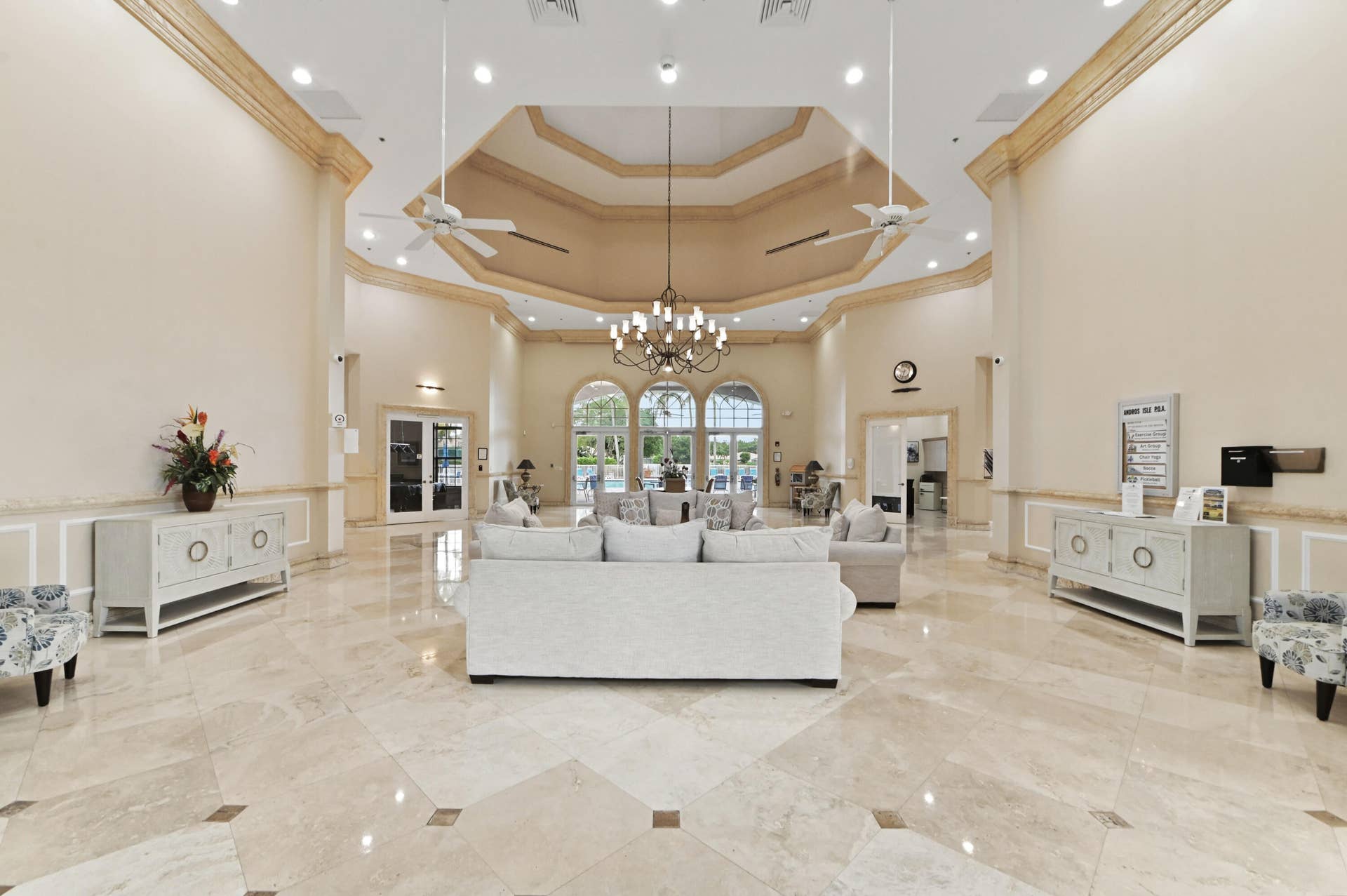 35 Clubhouse 02