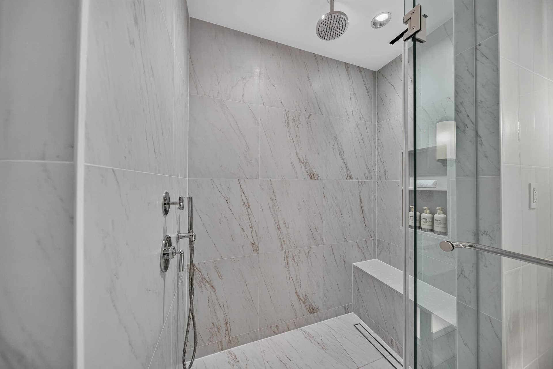 Primary King Suite En Suite Bathroom with Dual Sink, Soaking Tub, Separate Shower & Toilet Closet