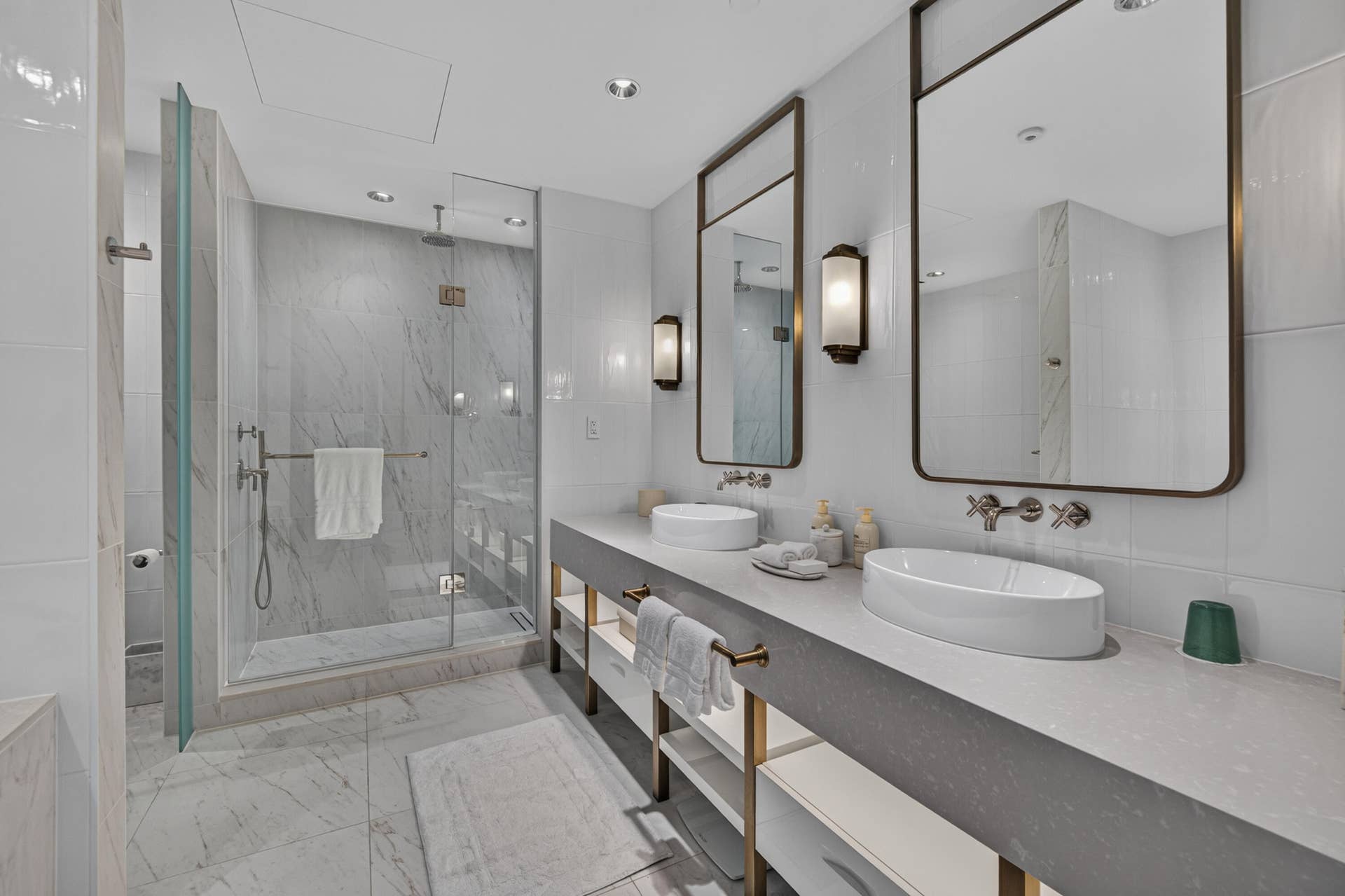 King Oceanview Connected Lock-Off Hotel Style Suite w/ WET BAR & En Suite Bathroom