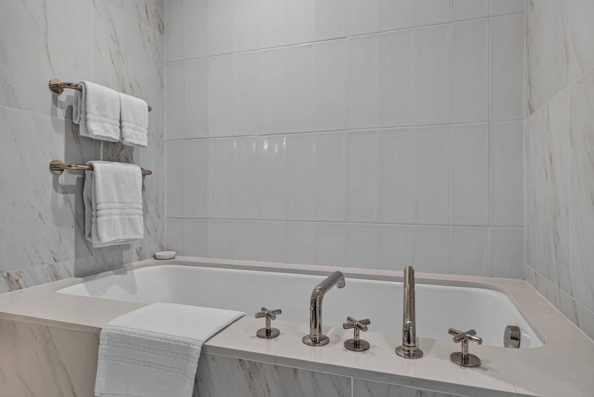 2nd King Guestsuite Bathroom