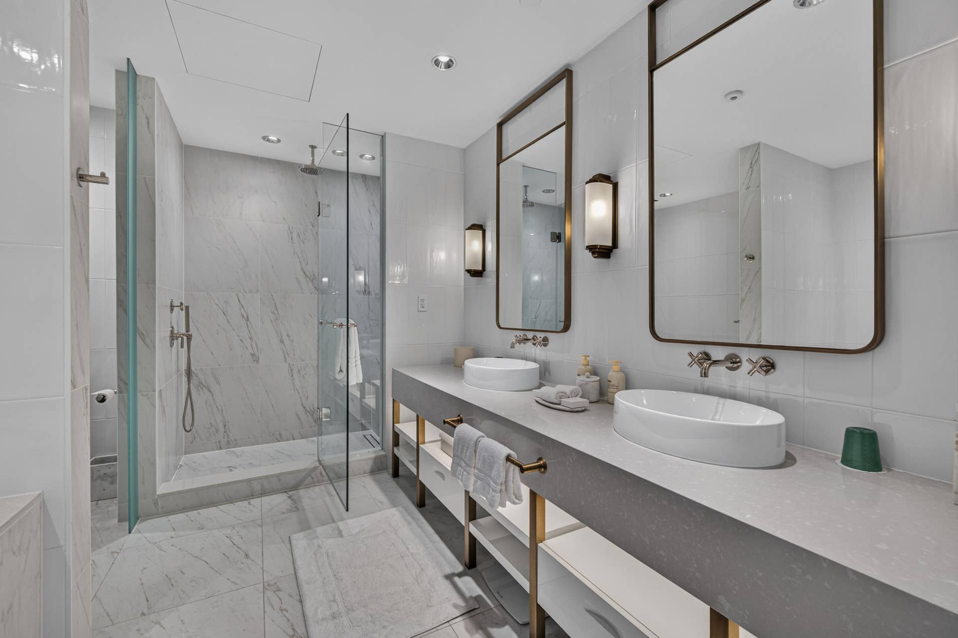 Primary King Suite En Suite Bathroom with Dual Sink, Soaking Tub, Separate Shower & Toilet Closet