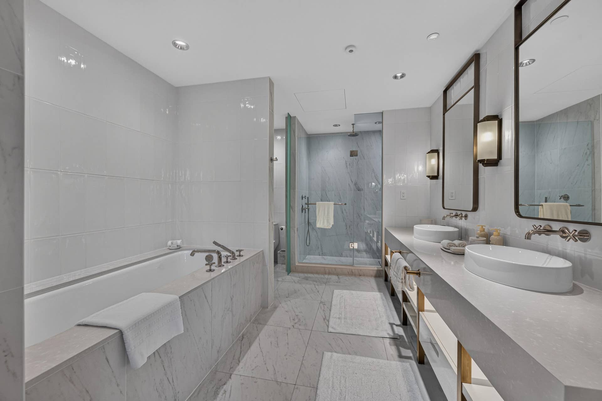 Primary King Suite En Suite Bathroom with Dual Sink, Soaking Tub, Separate Shower & Toilet Closet