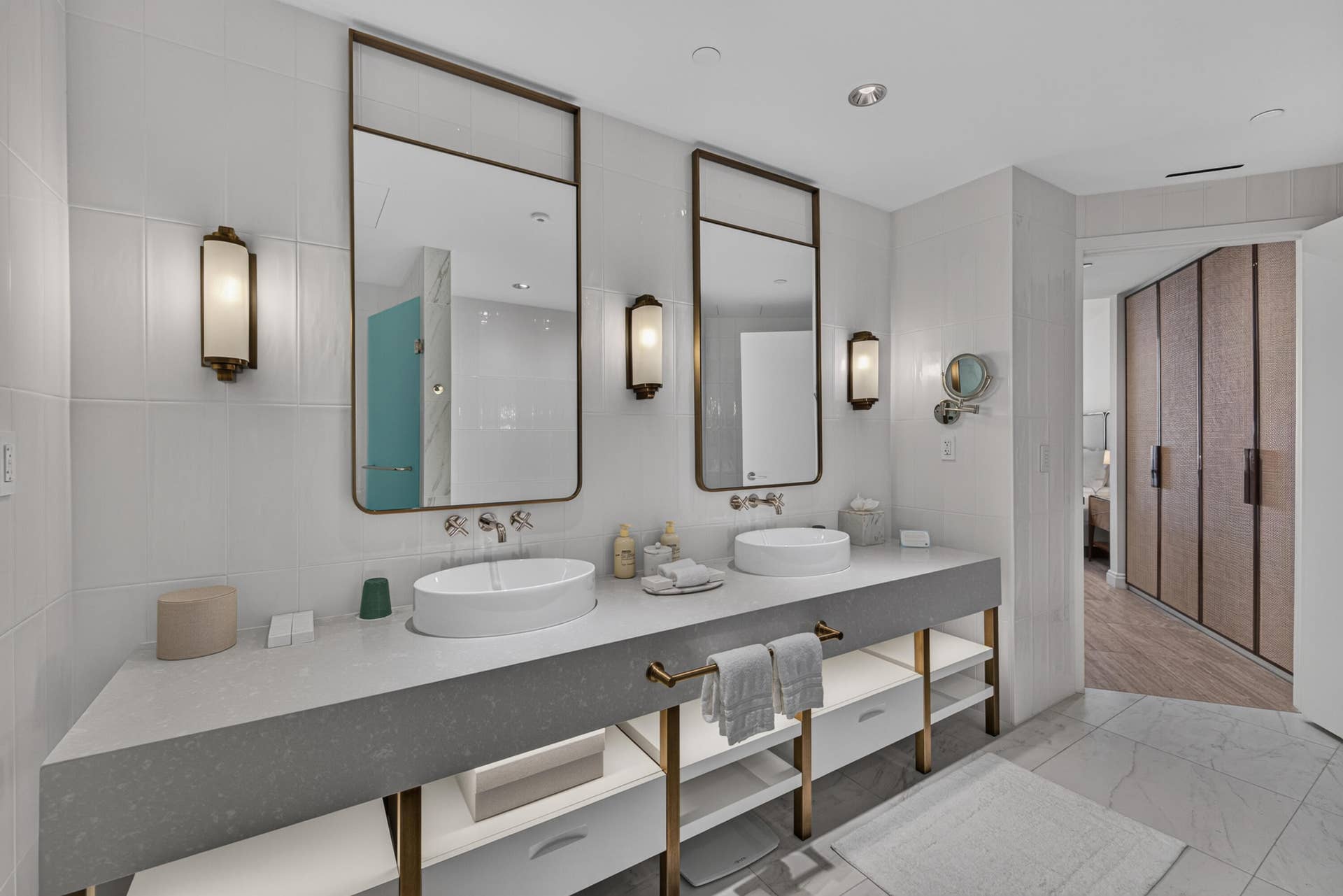 Primary King Suite En Suite Bathroom with Dual Sink, Soaking Tub, Separate Shower & Toilet Closet