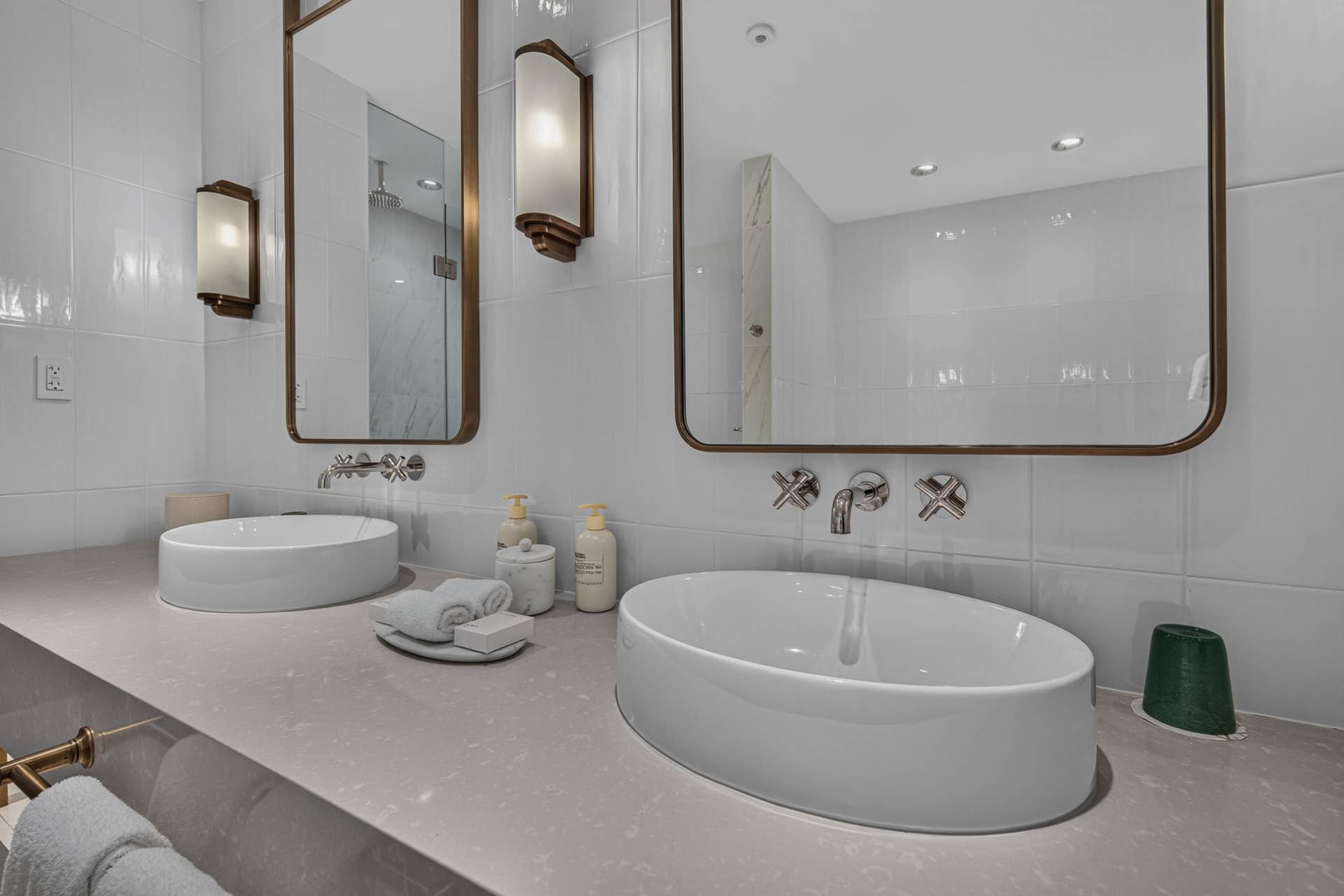Primary King Suite En Suite Bathroom with Dual Sink, Soaking Tub, Separate Shower & Toilet Closet