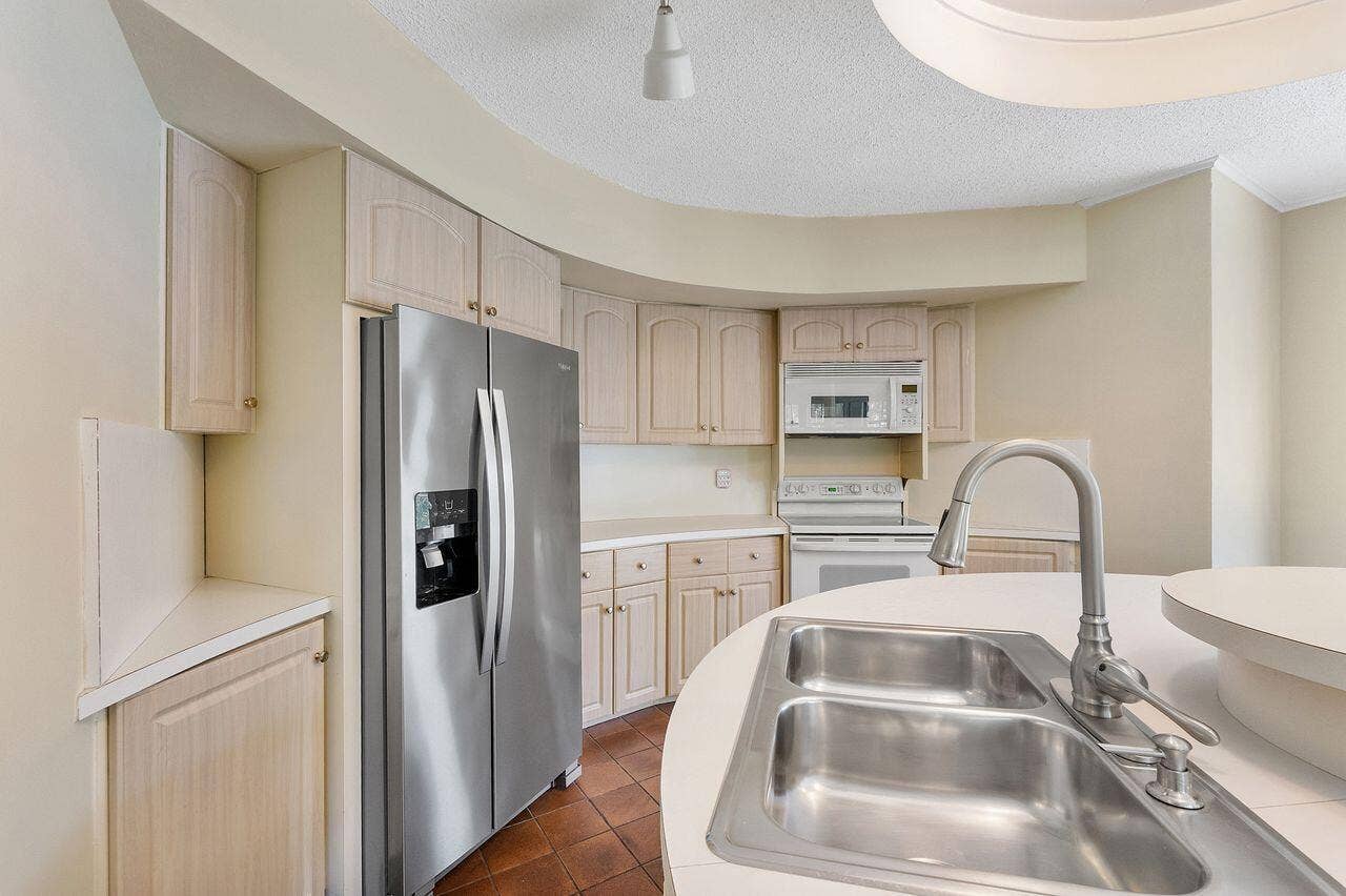 1350 W TERRA MAR Drive, Pompano Beach, FL 33062 Kitchen
