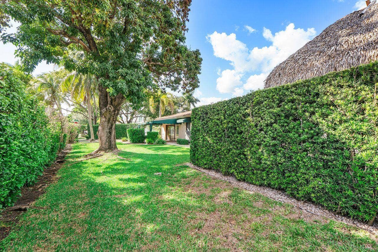 1350 W TERRA MAR Drive, Pompano Beach, FL 33062 South side yard with view of family room