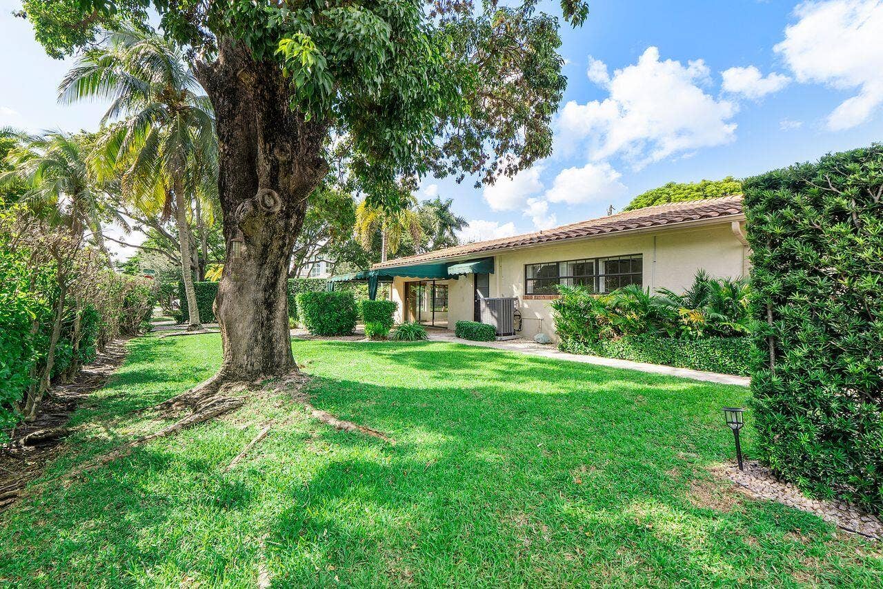 1350 W TERRA MAR Drive, Pompano Beach, FL 33062 South side yard with view of family room