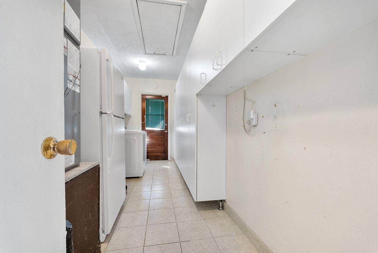 1350 W TERRA MAR Drive, Pompano Beach, FL 33062 Utility/Laundry room